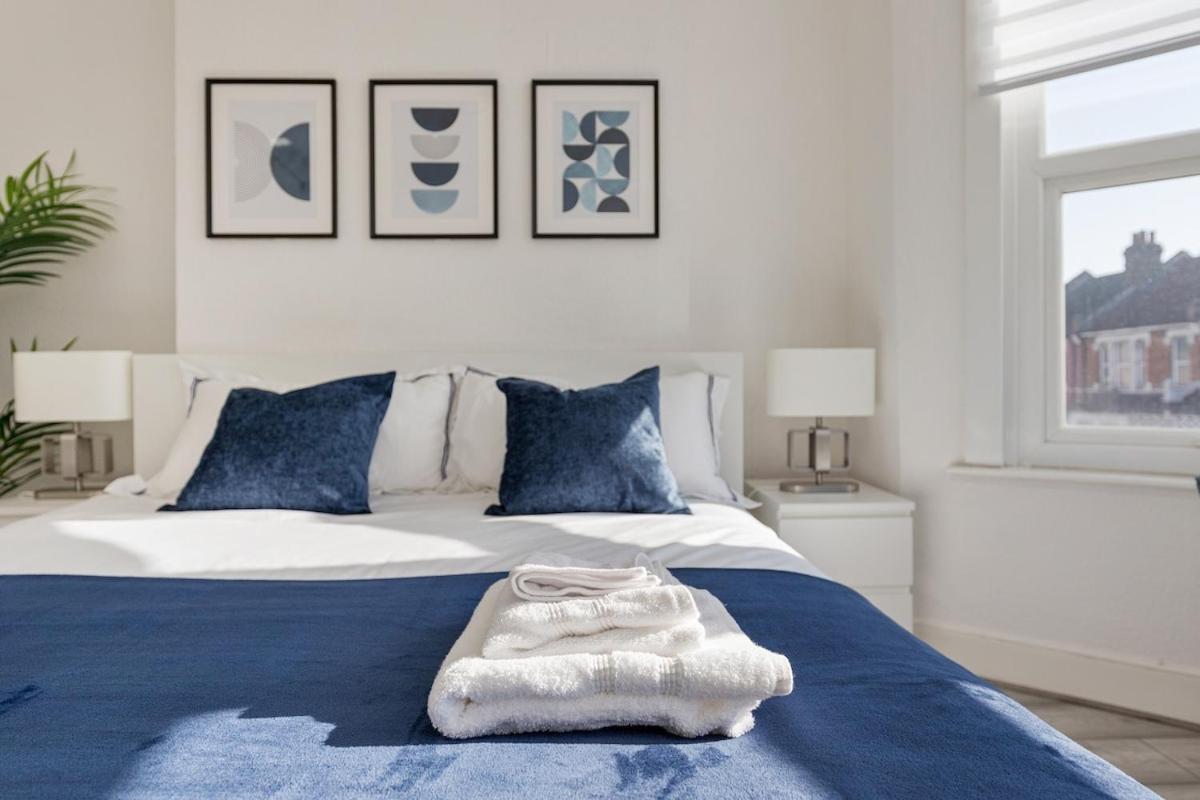 Modern 4 Bedroom House In Woodgreen Leilighet *
