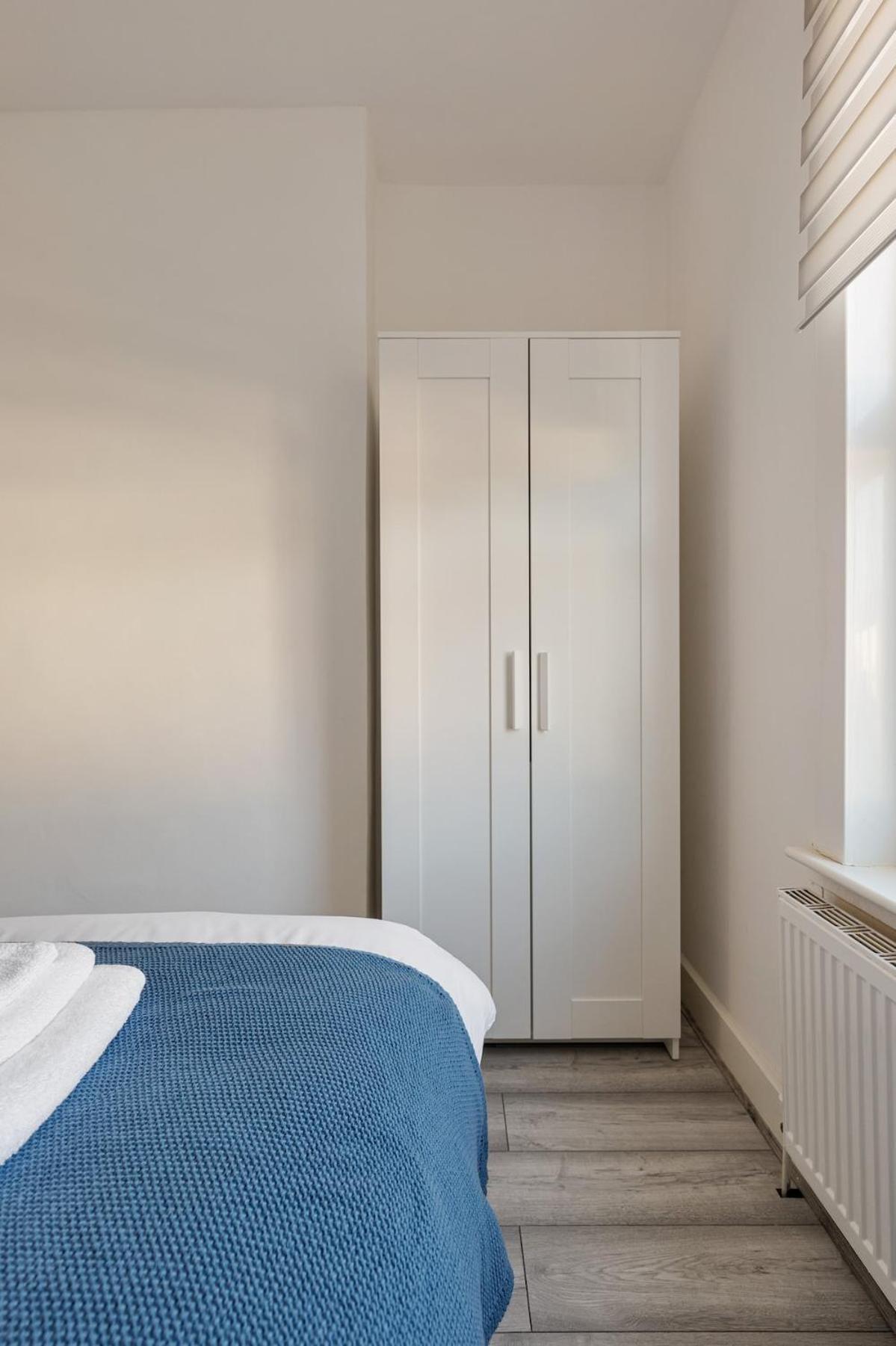 Modern 4 Bedroom House In Woodgreen Leilighet London