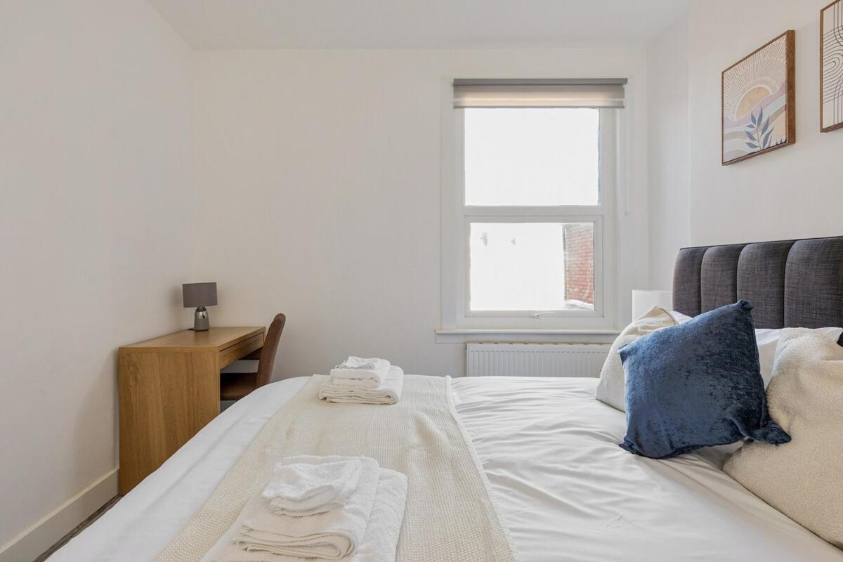 Modern 4 Bedroom House In Woodgreen Leilighet *