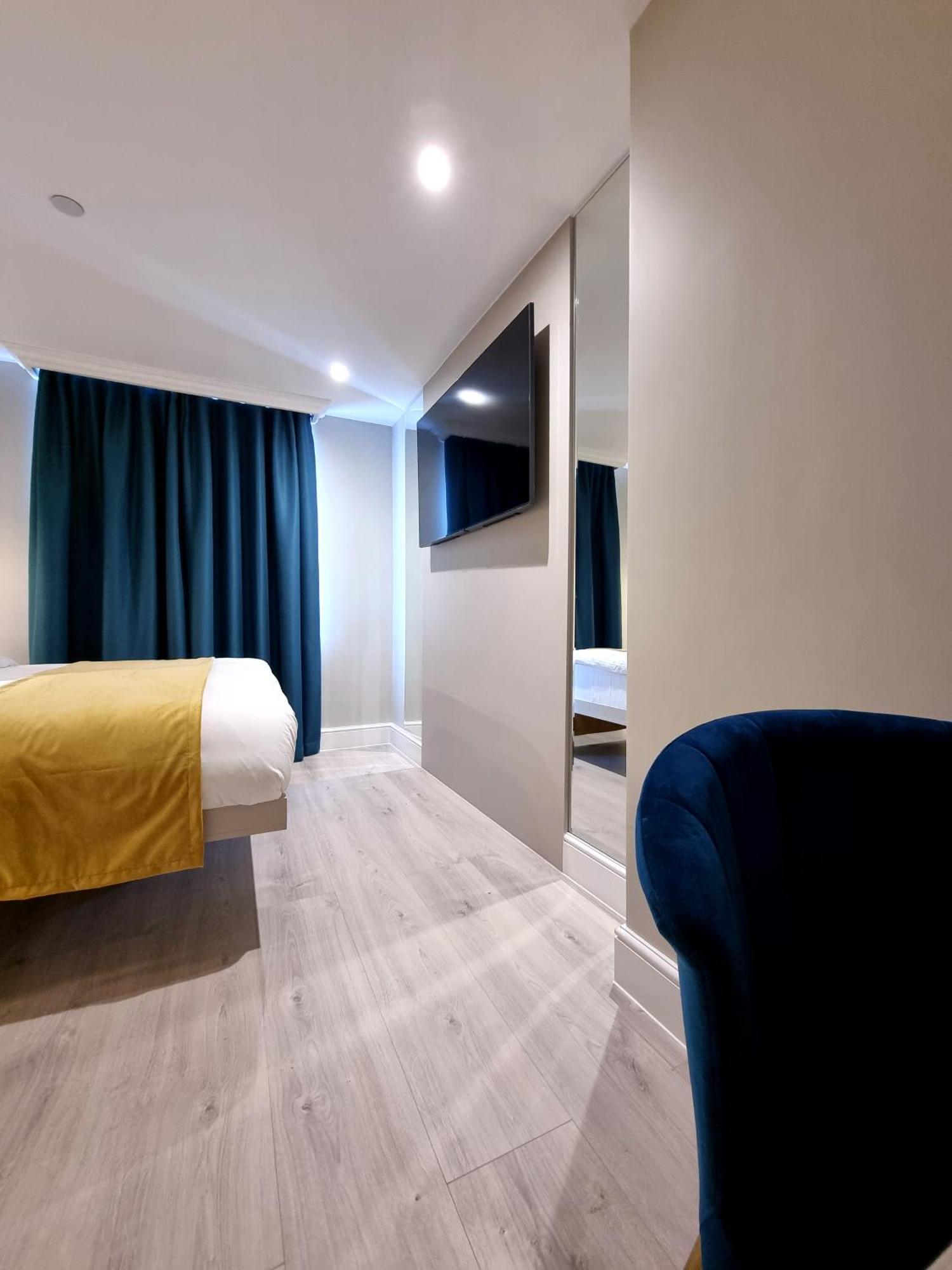 Aparthotel West Brompton Studios 4*