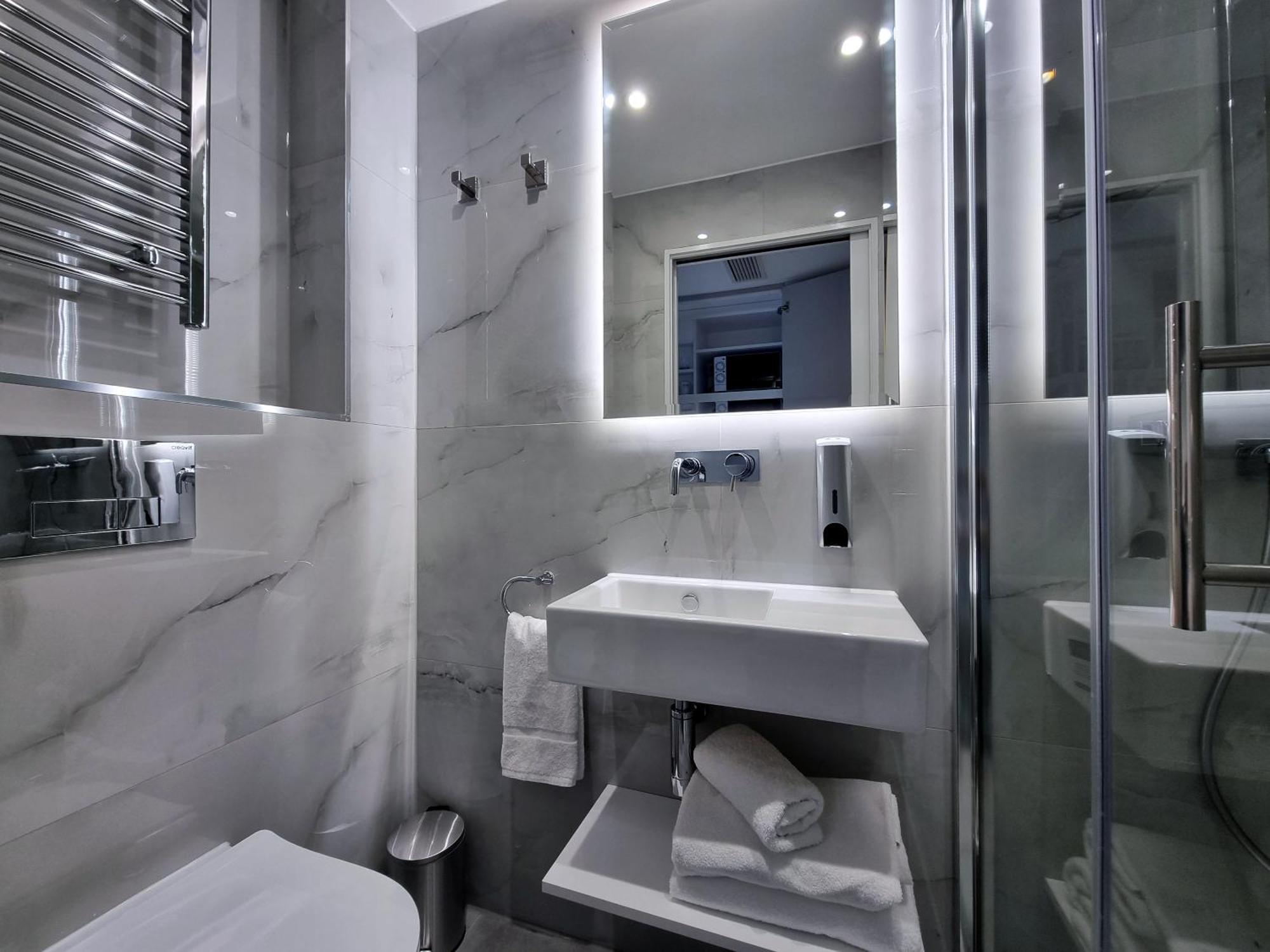 West Brompton Studios Aparthotel 4*