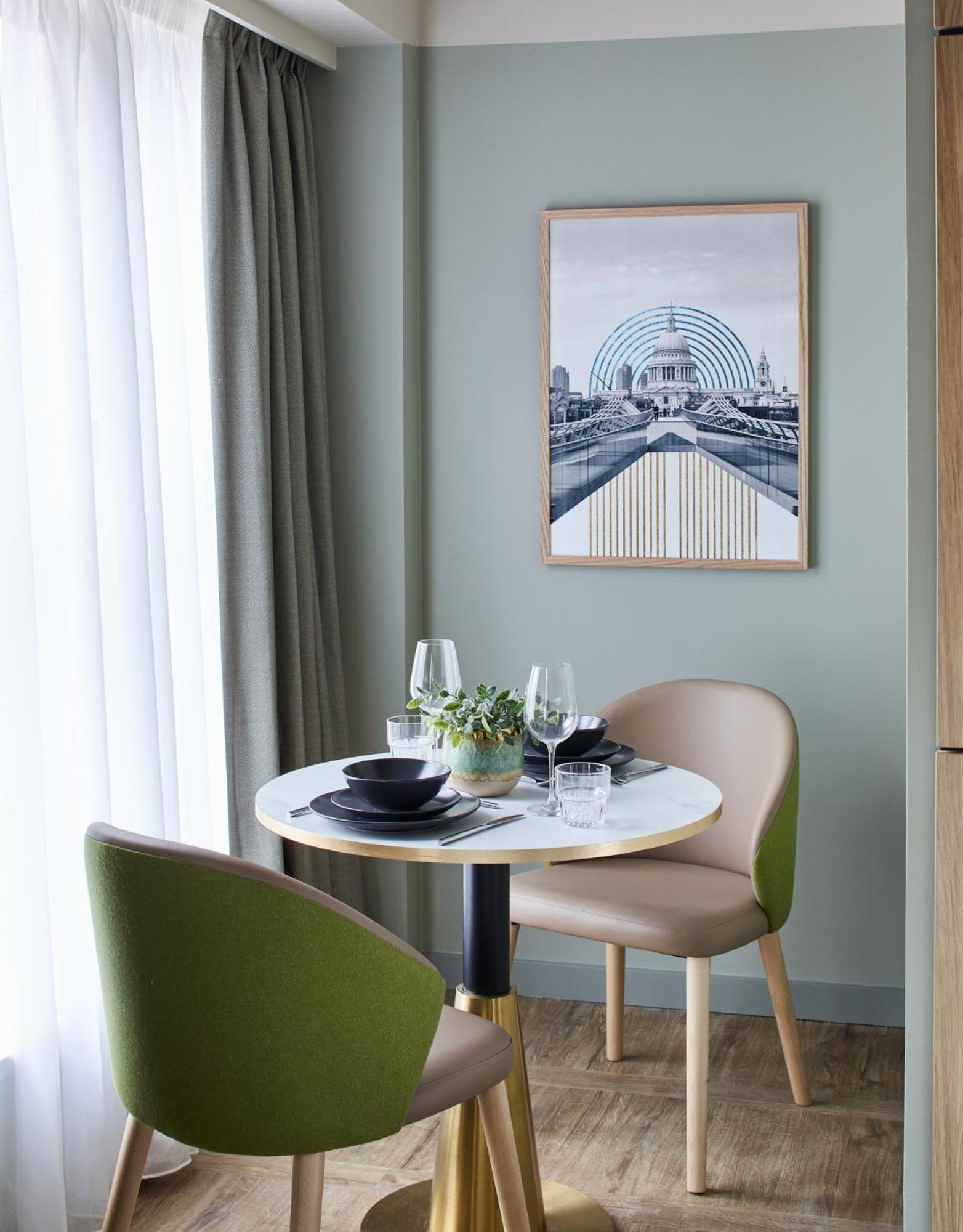 Master St. Paul's Apartment *
