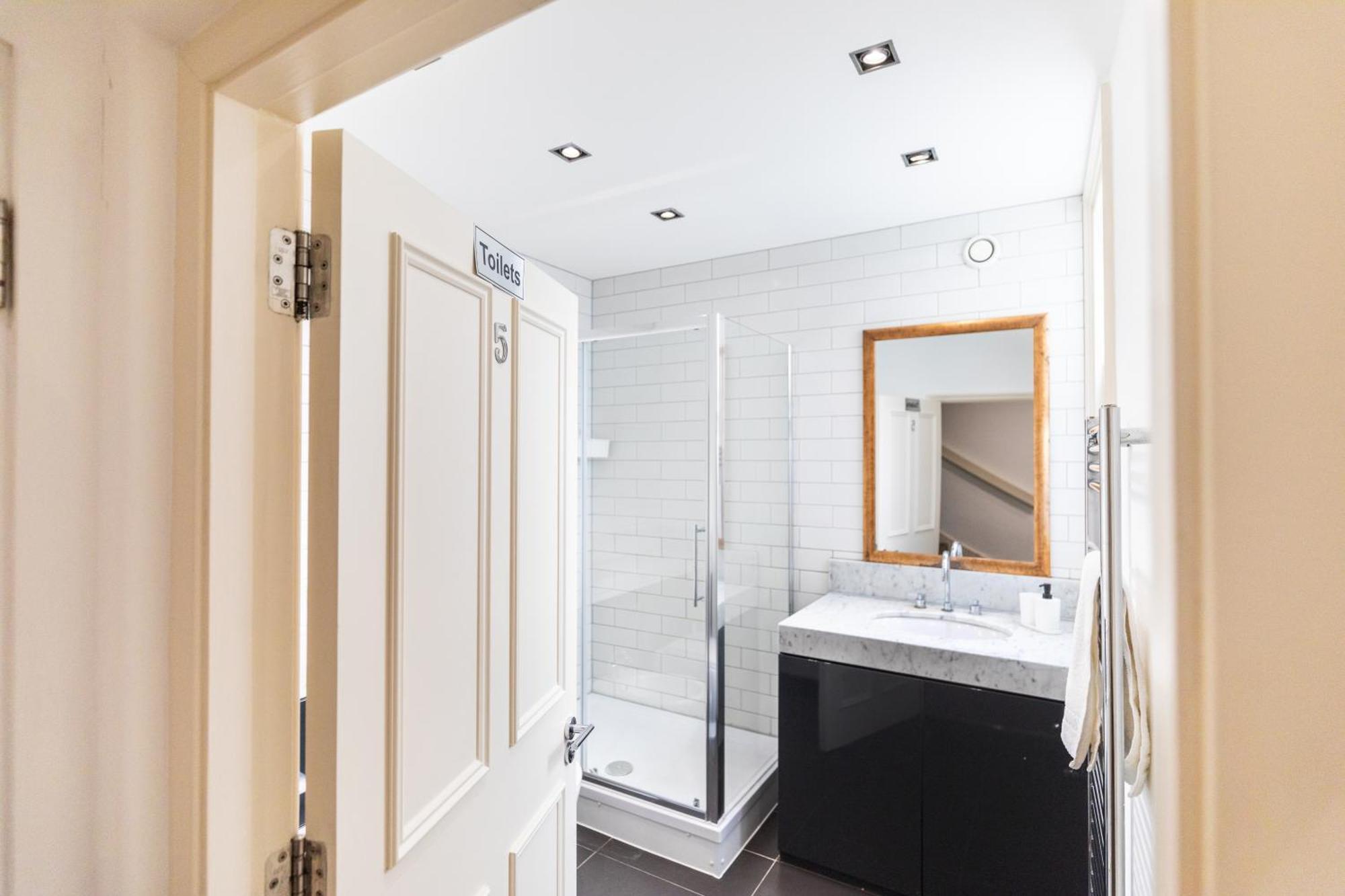 Hotell The Chapter - Mayfair Residences 2*