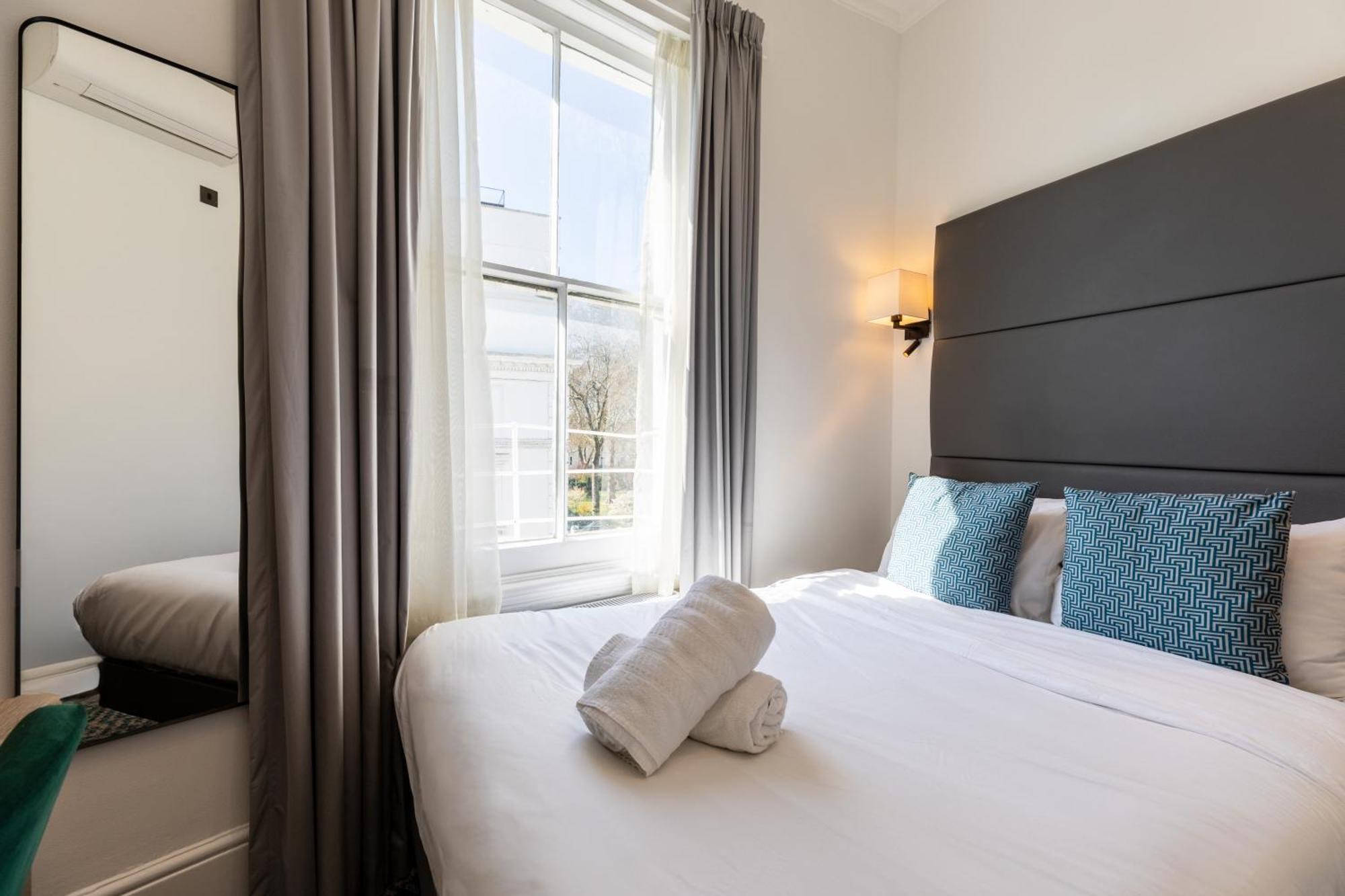 The Chapter - The J Hyde Park 3*