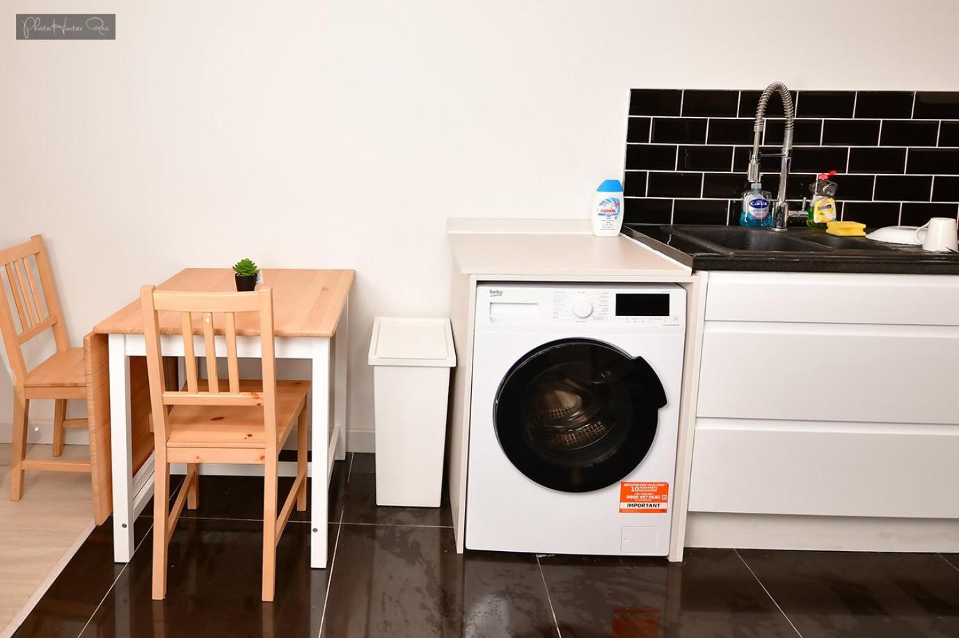 Pensionat Morden Stratford 1 With Shared Bathroom *