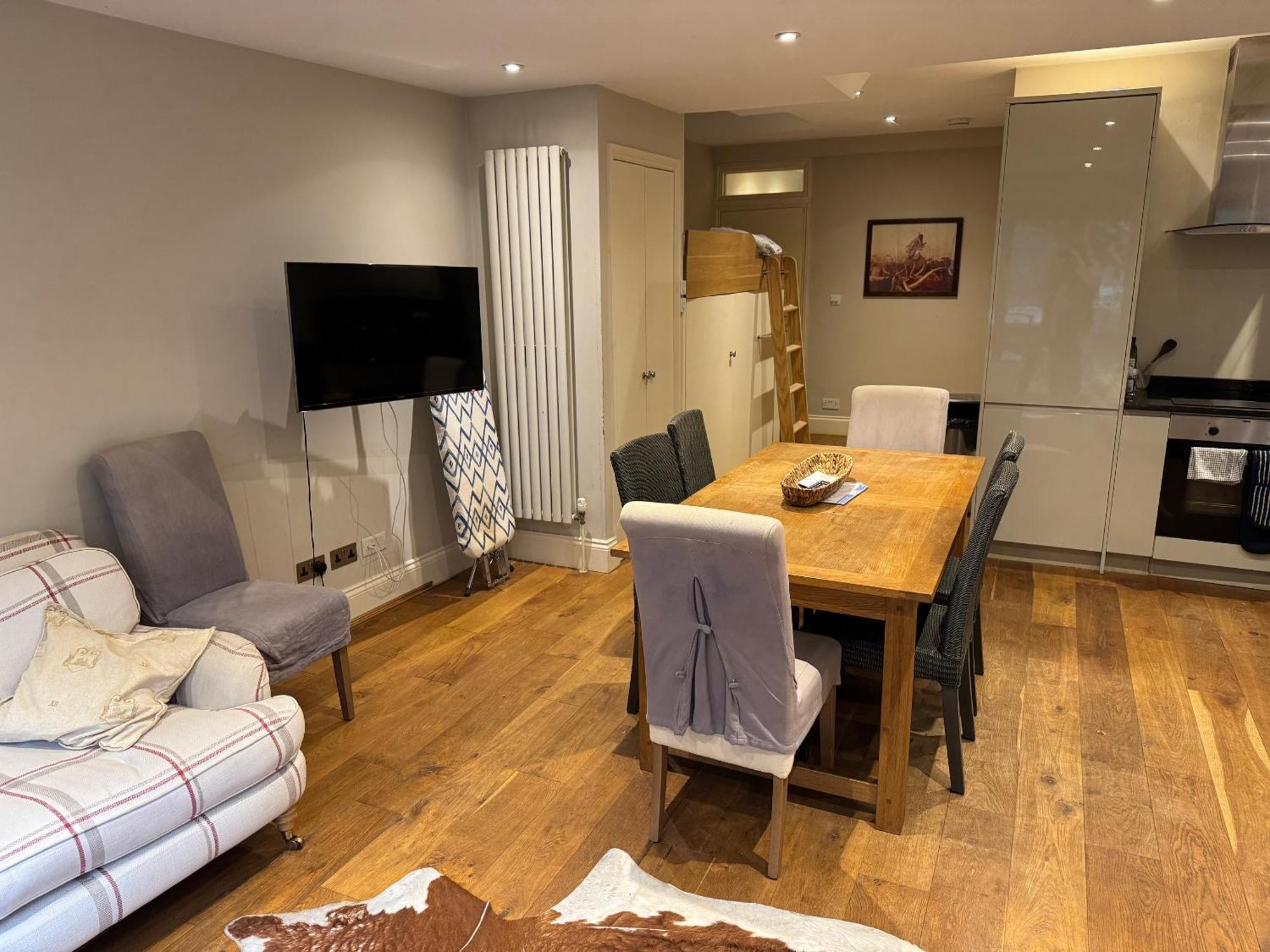 Spacious Flat With South Facing Garden Lägenhet London