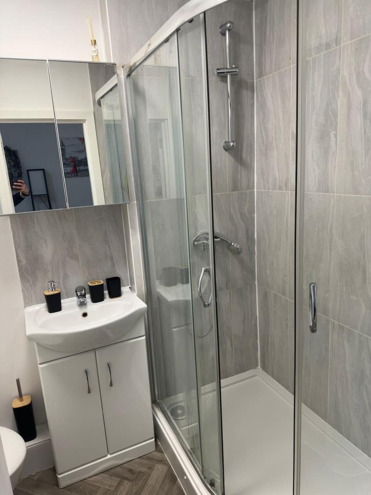 Spacious 2b Zone 2 Sleeps 4 F5