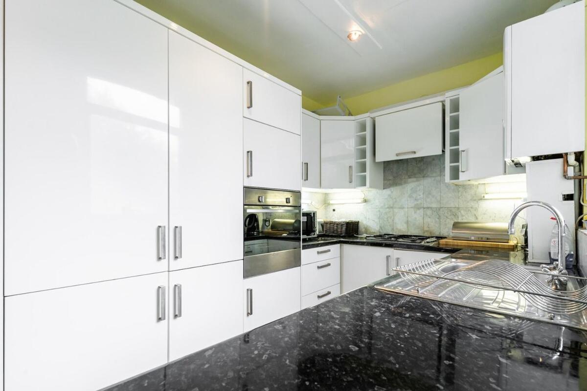 Stunning Three Bed In West Hampstead Londres