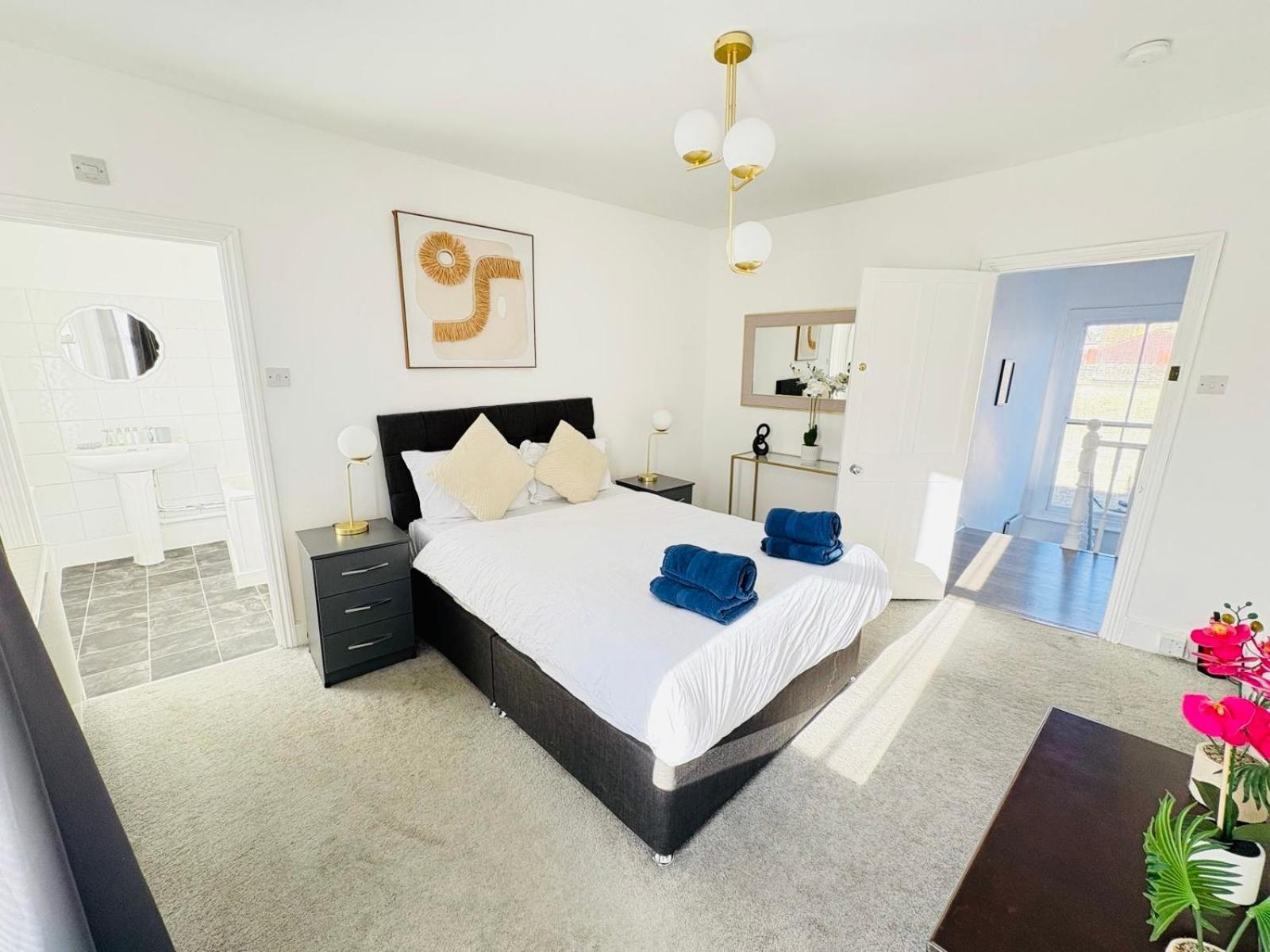 Askew Road Two Bedroom Flat * London
