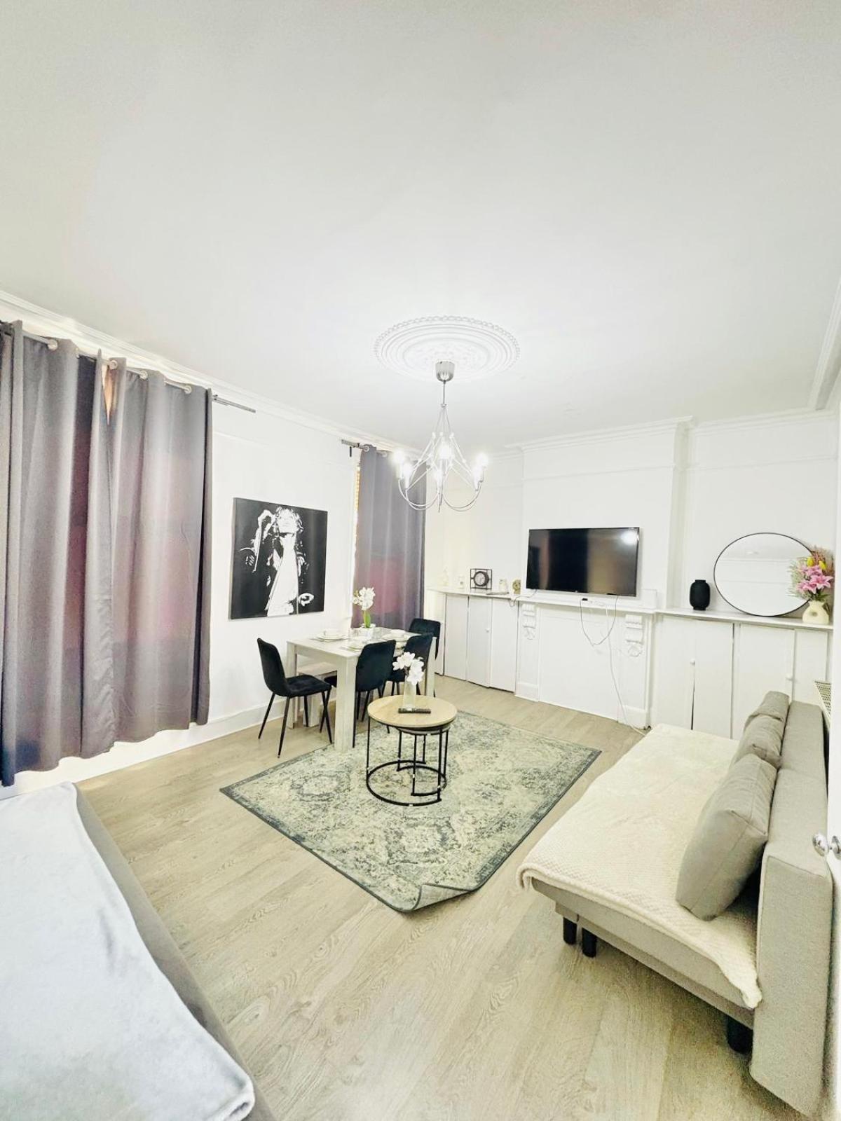 Askew Road Two Bedroom Flat London