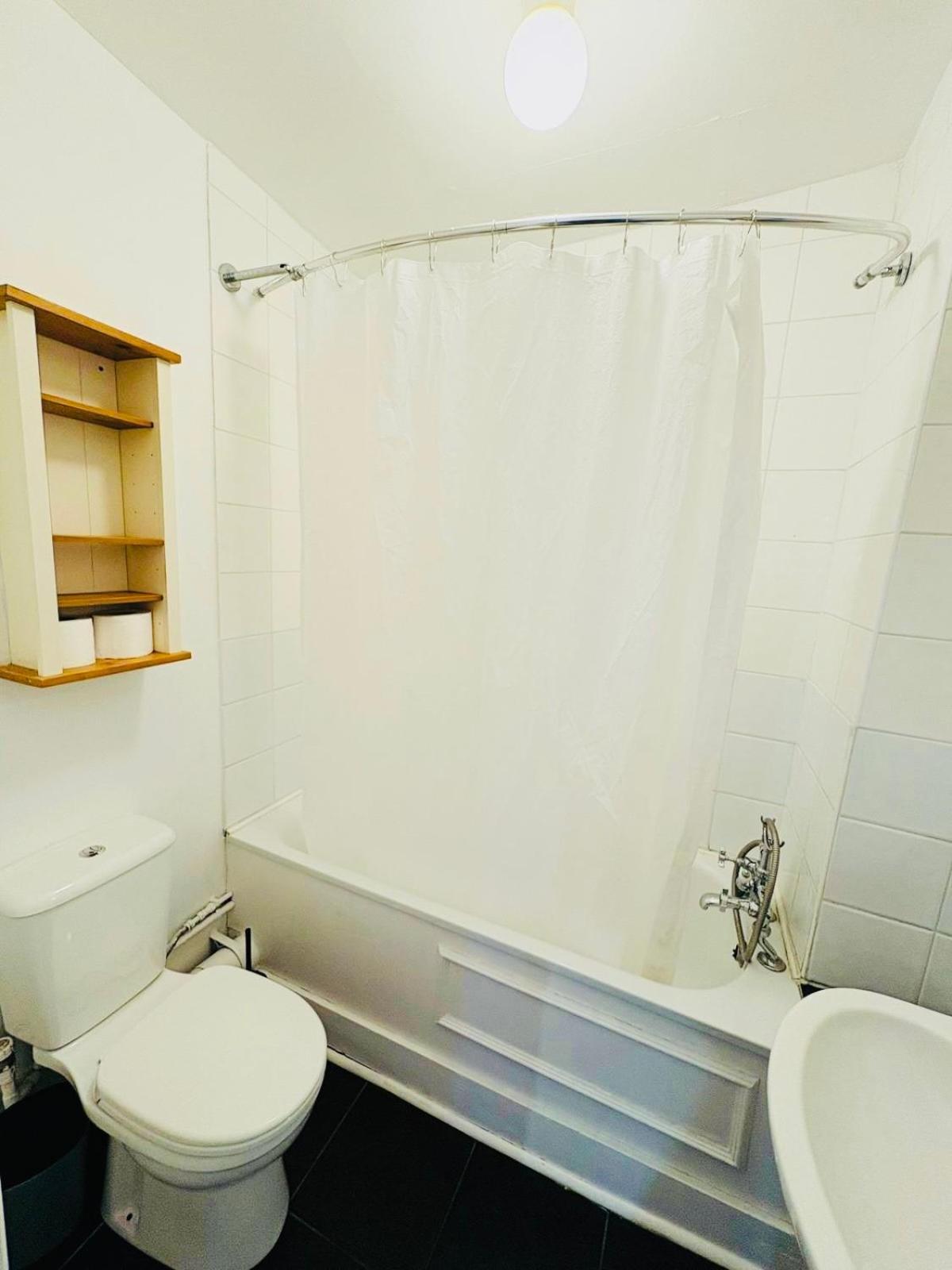 Askew Road Two Bedroom Flat Apartment