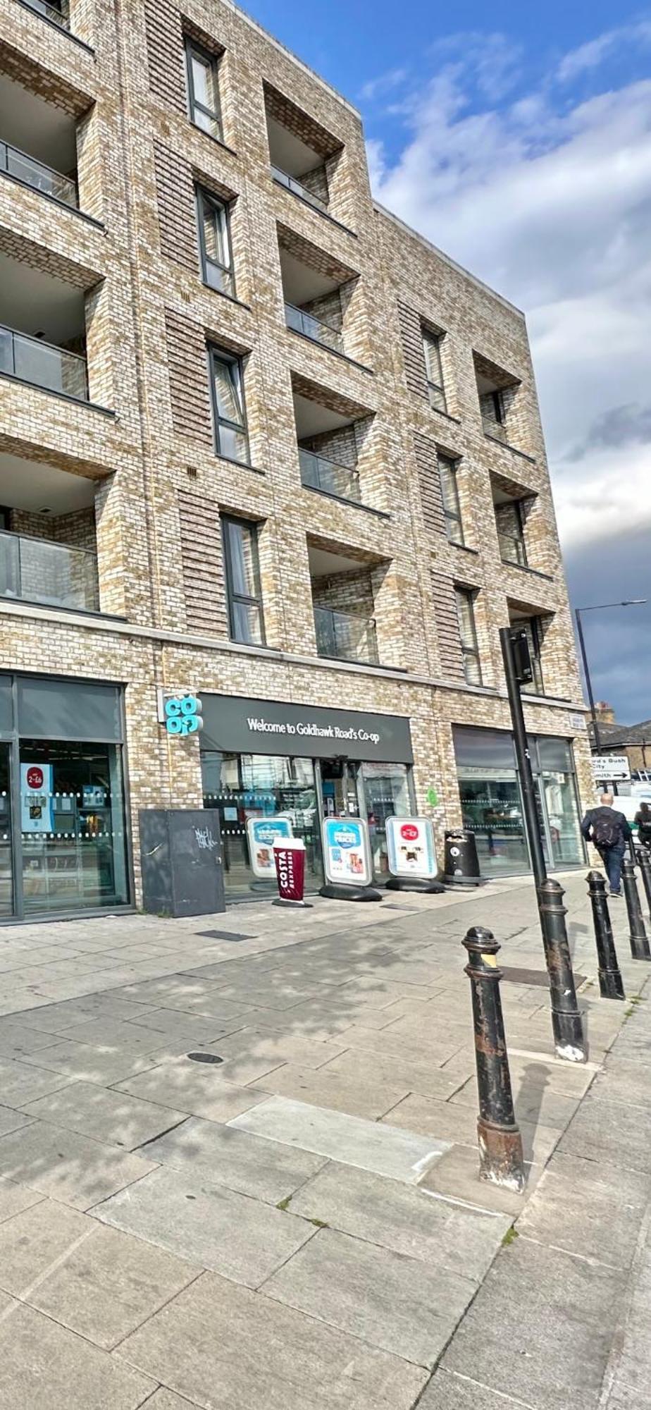 Askew Road Two Bedroom Flat Apartment