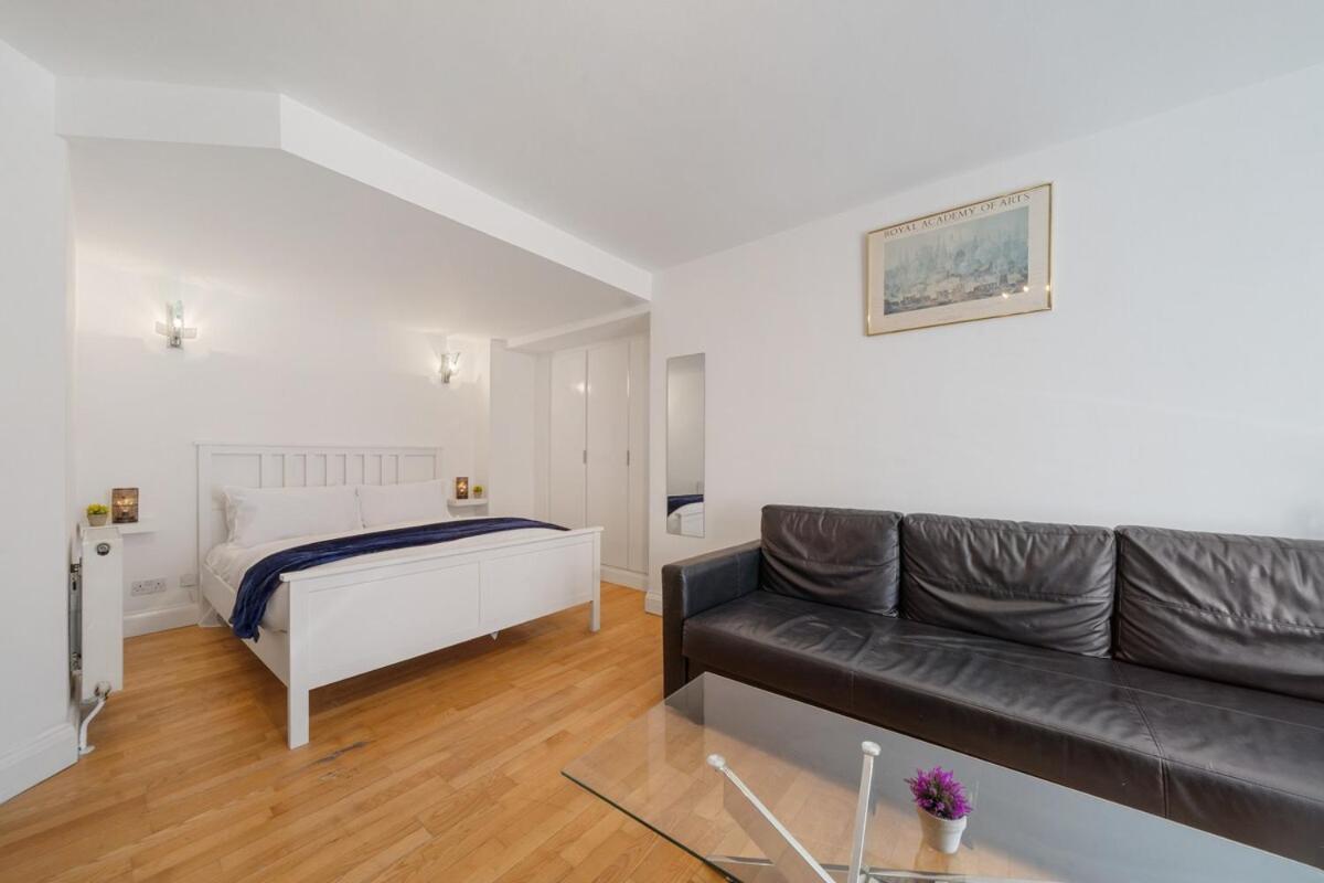 Lägenhet Chic 1-bed Flat In The Heart Of Soho Wardour Street 1wd *
