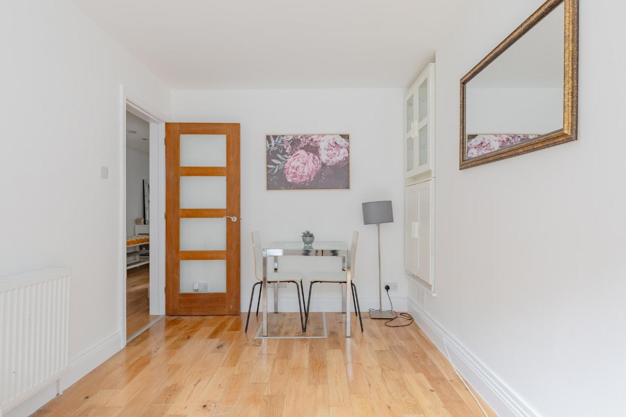 Cosy 1bd Flat Heart Of North West Lejlighed