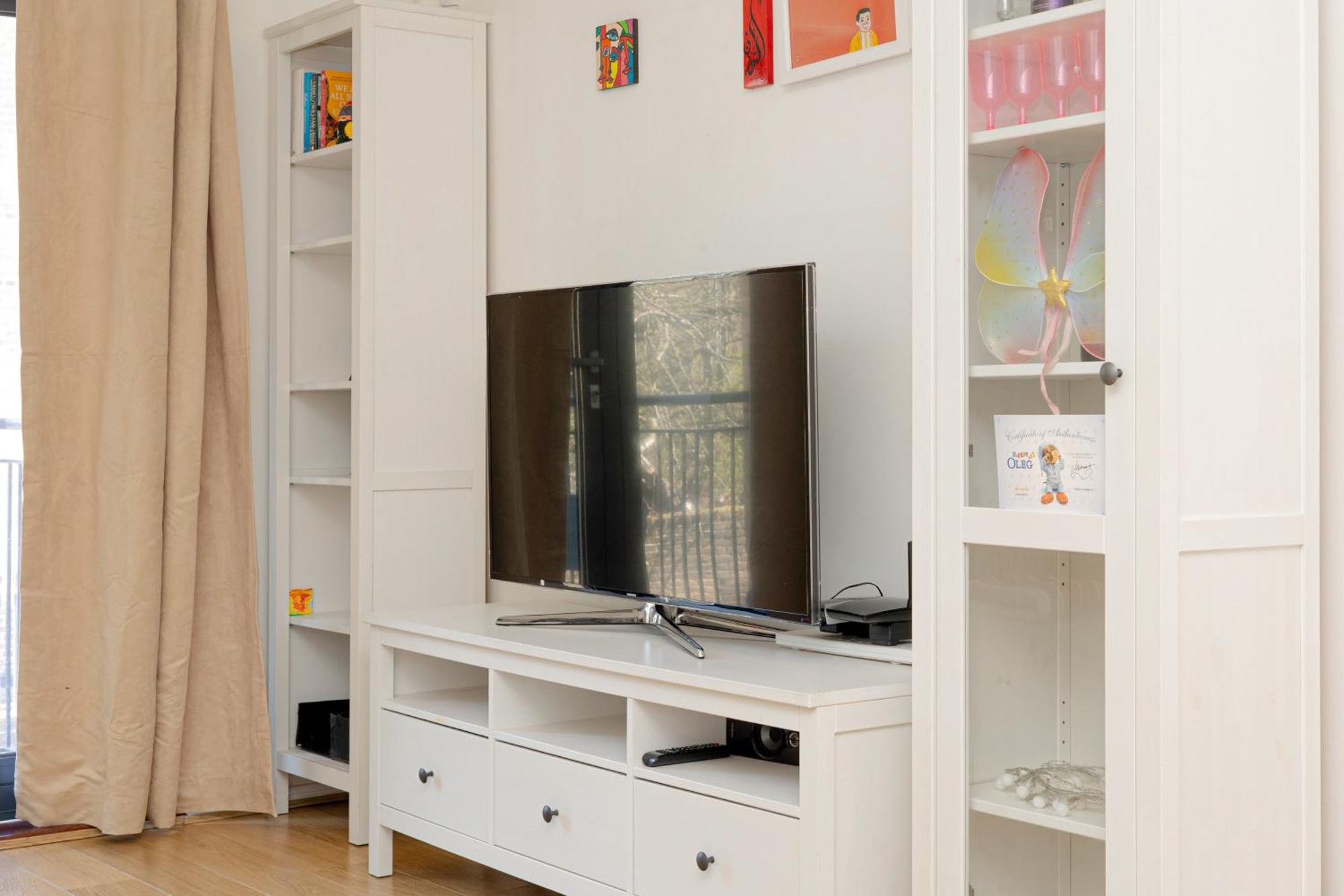 Charming 2br Flat Near Canary Wharf With Balcony Lejlighed