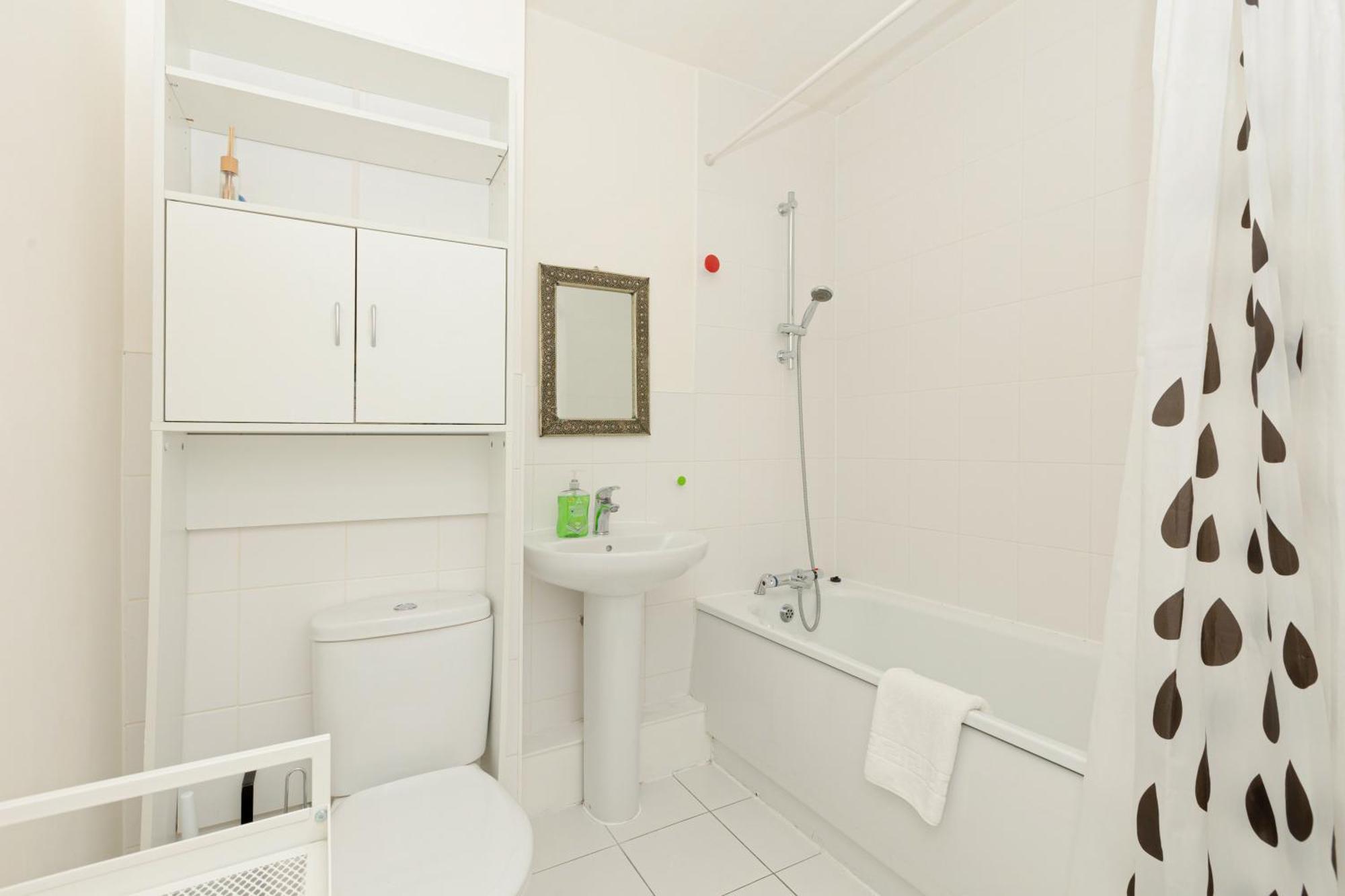 Charming 2br Flat Near Canary Wharf With Balcony Lejlighed London