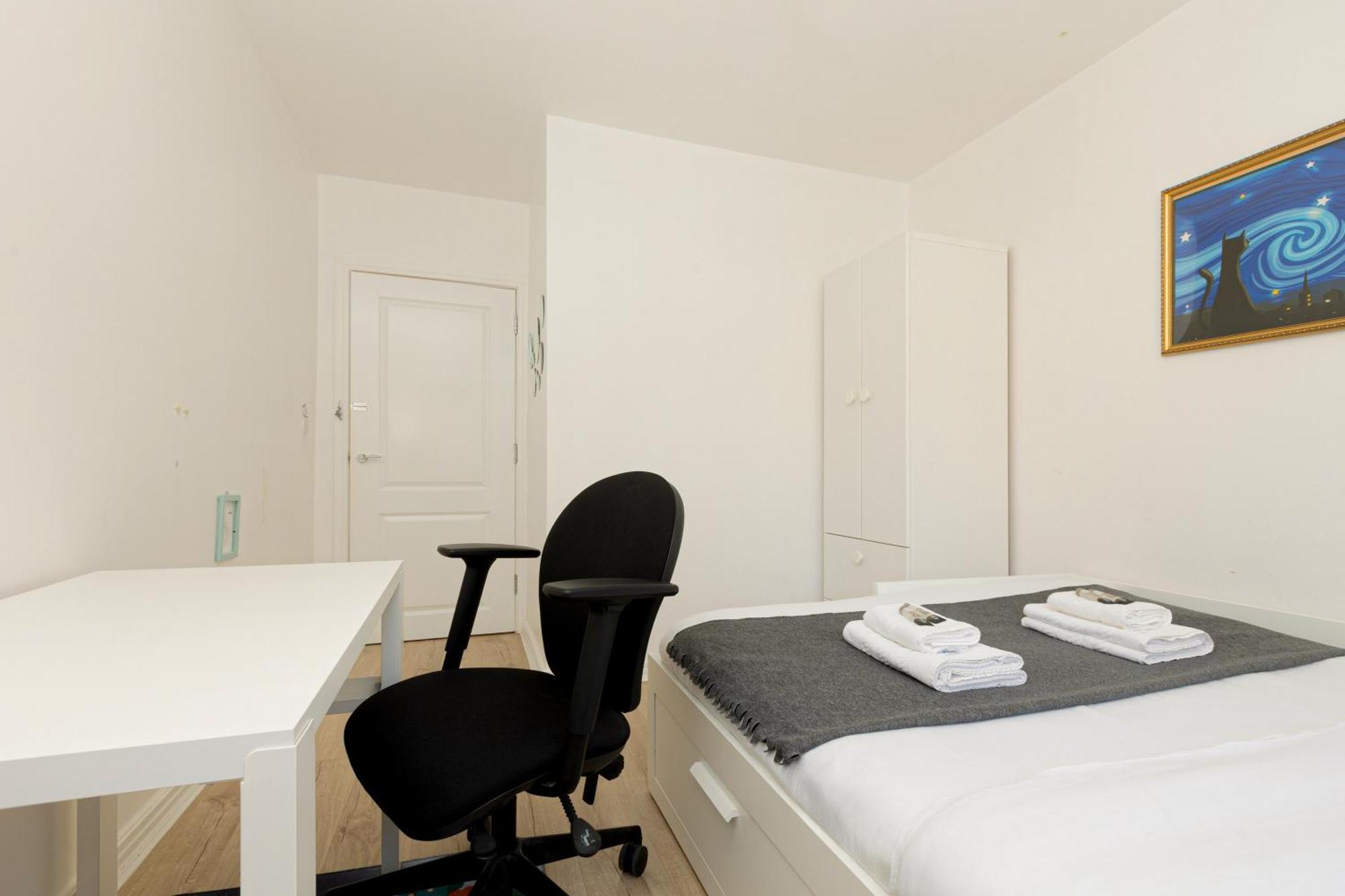 Charming 2br Flat Near Canary Wharf With Balcony Lejlighed