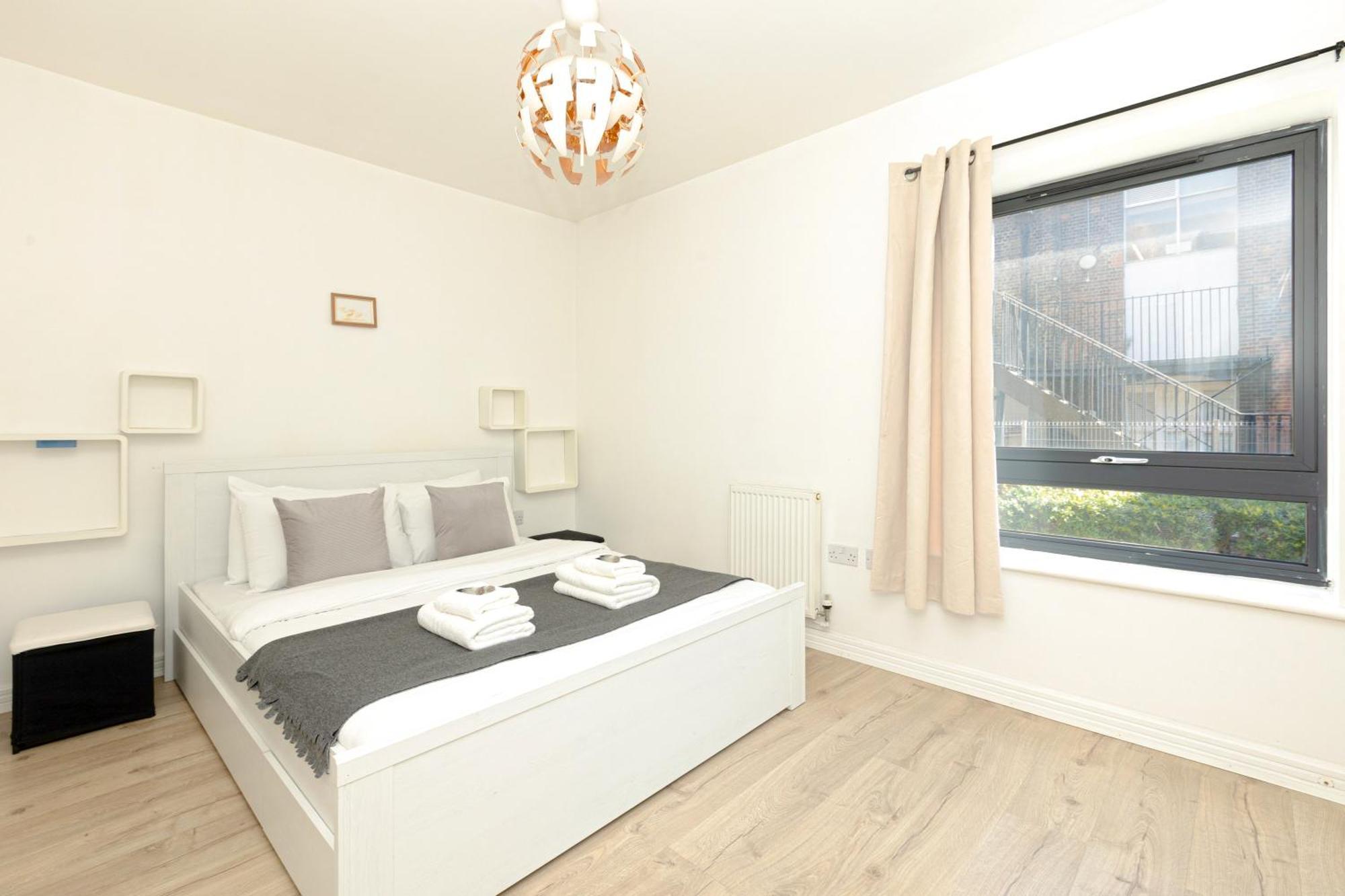 Charming 2br Flat Near Canary Wharf With Balcony Lejlighed London