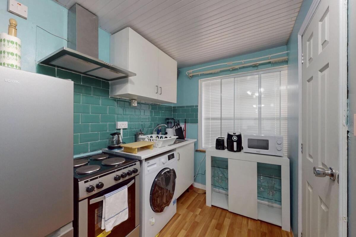 Spacious With Easy Access To The Centre Leilighet London