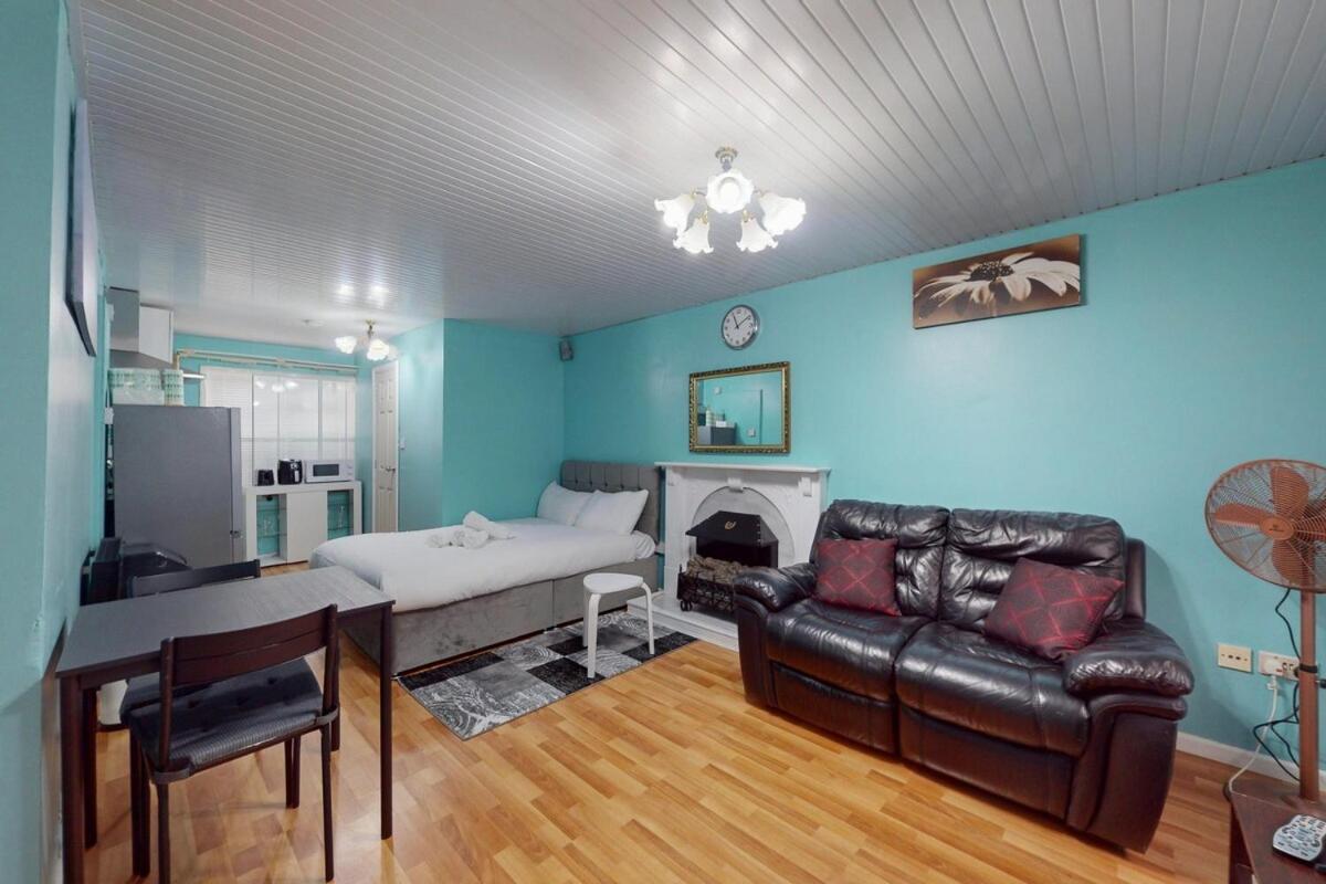 Spacious With Easy Access To The Centre Leilighet *
