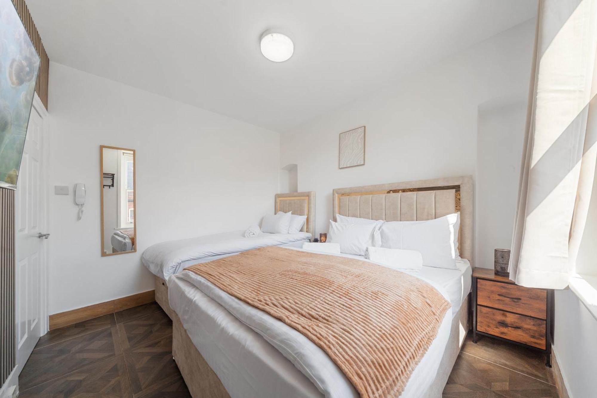 Chic & Cosy In The Heart Of Soho Walk To Everything 3gs Apartment London
