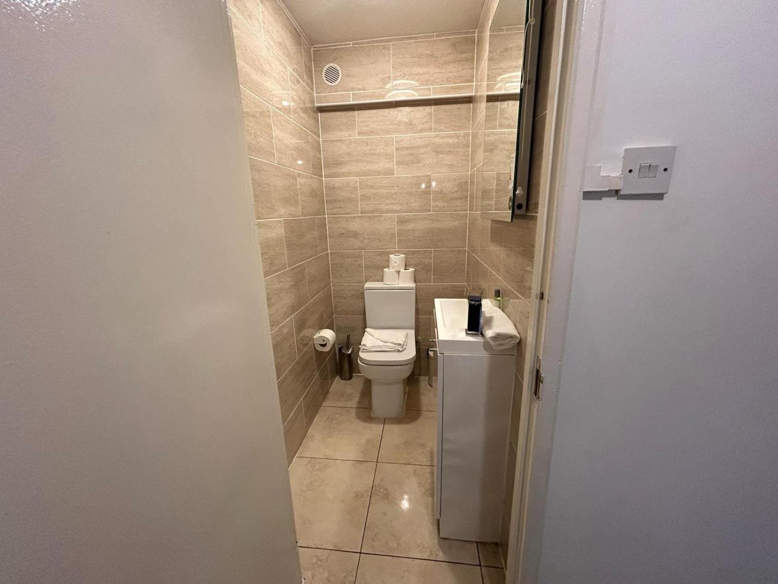 Chelsea Area Stunning 4 Bedrooms * Londra