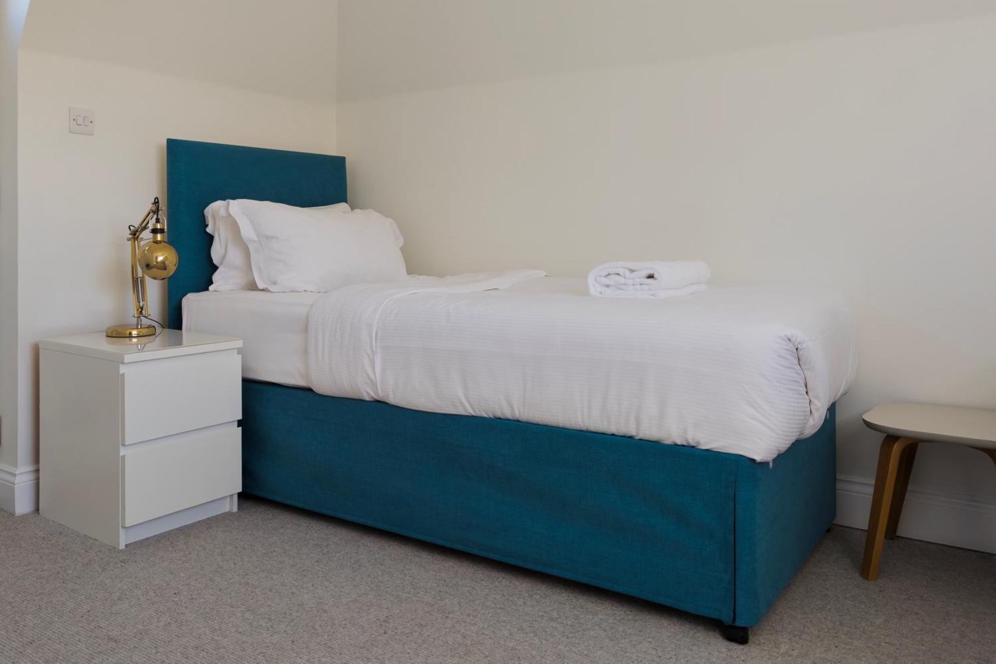 Madison Hill - White Hill House 5 - 3 Bedroom Flat *