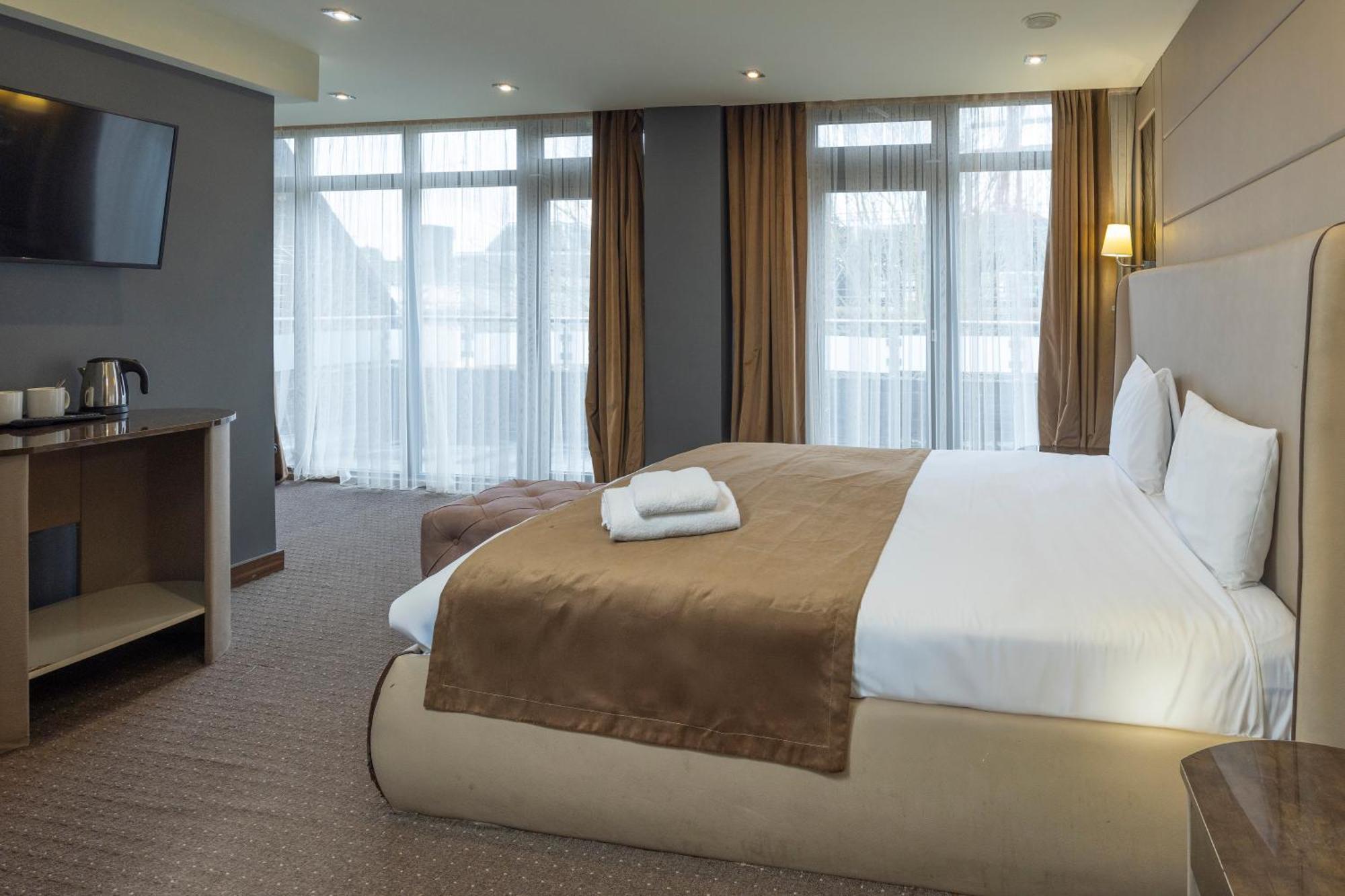 Putney Hotel; Bw Signature Collection 4* London
