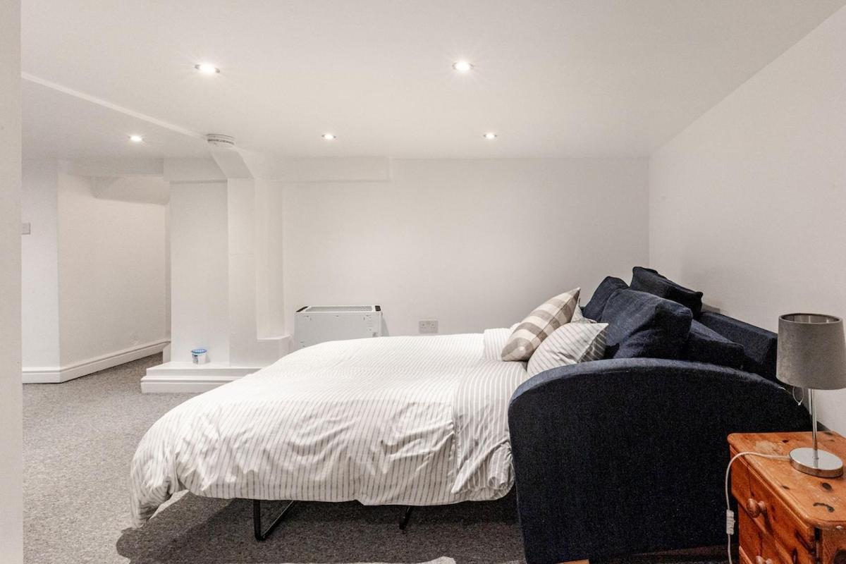 Appartamento Spacious 2 Bed 2 Bath With Free Parking For 2 Cars And Underground Station Zone 2 For Quick Access To Up To 10 Guests *
