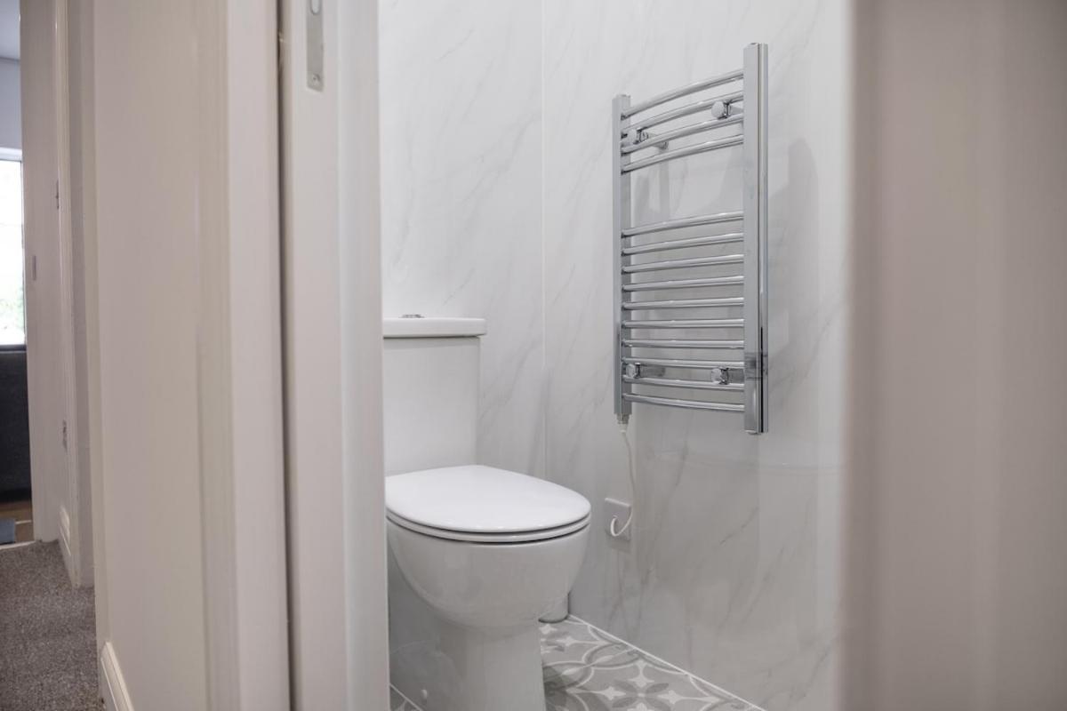Appartamento Spacious 2 Bed 2 Bath With Free Parking For 2 Cars And Underground Station Zone 2 For Quick Access To Up To 10 Guests Londra
