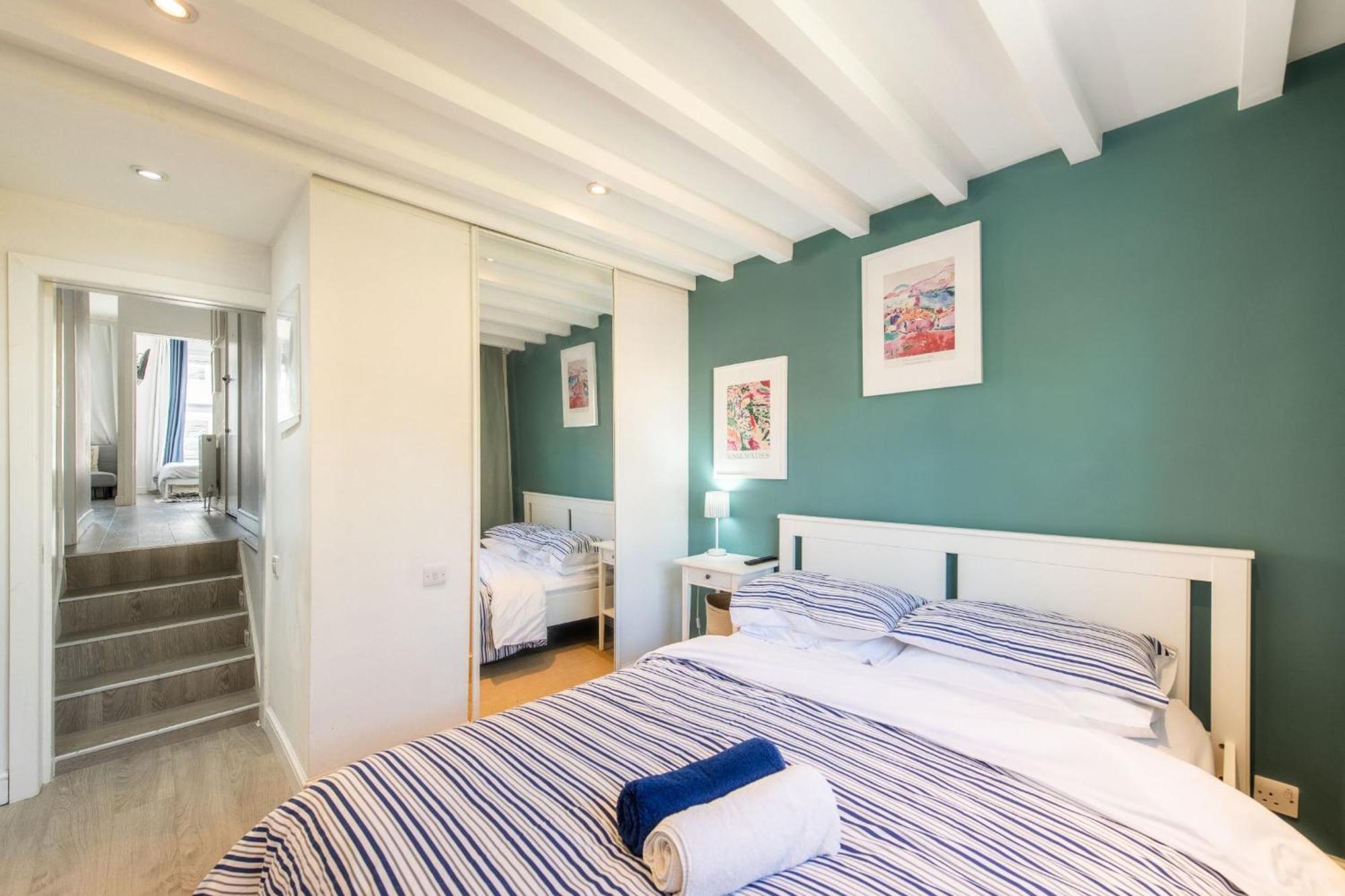 Stylish Flat In West Hampstead *