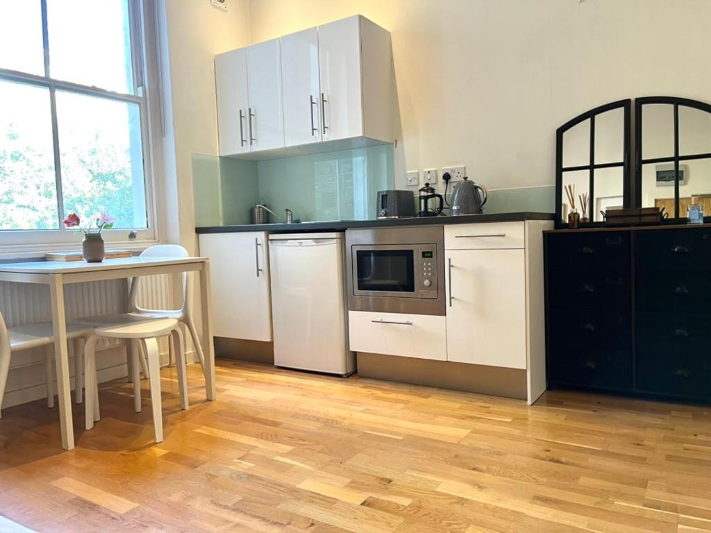 Appartement Bright And Airy One Bedroom Condo, Olympia, Kensington