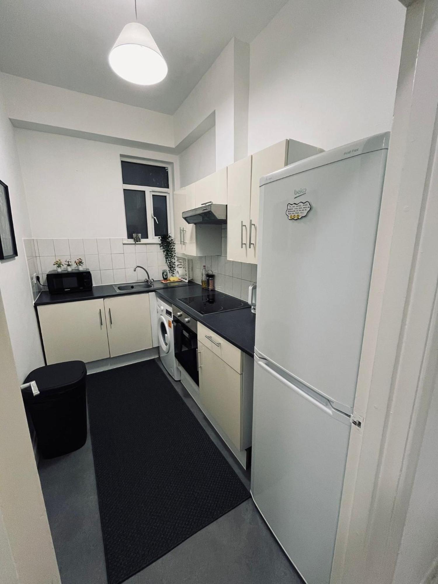 Feel At And Contractor Friendly Apartment London