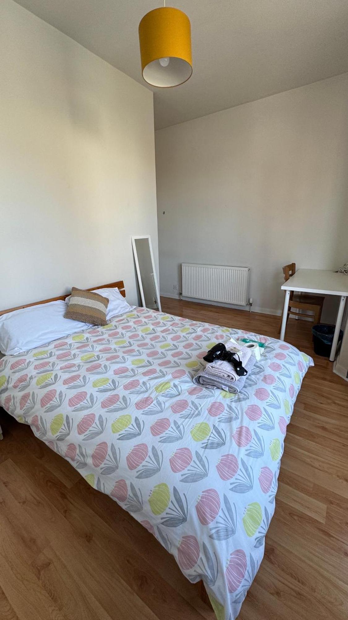 Large Private In Kensal Rise Of *