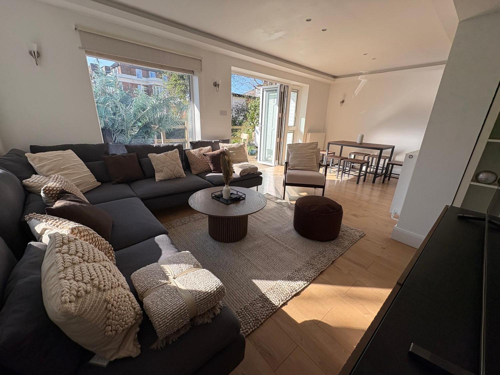 Stunning 3bd With Garden & Free Parking * London