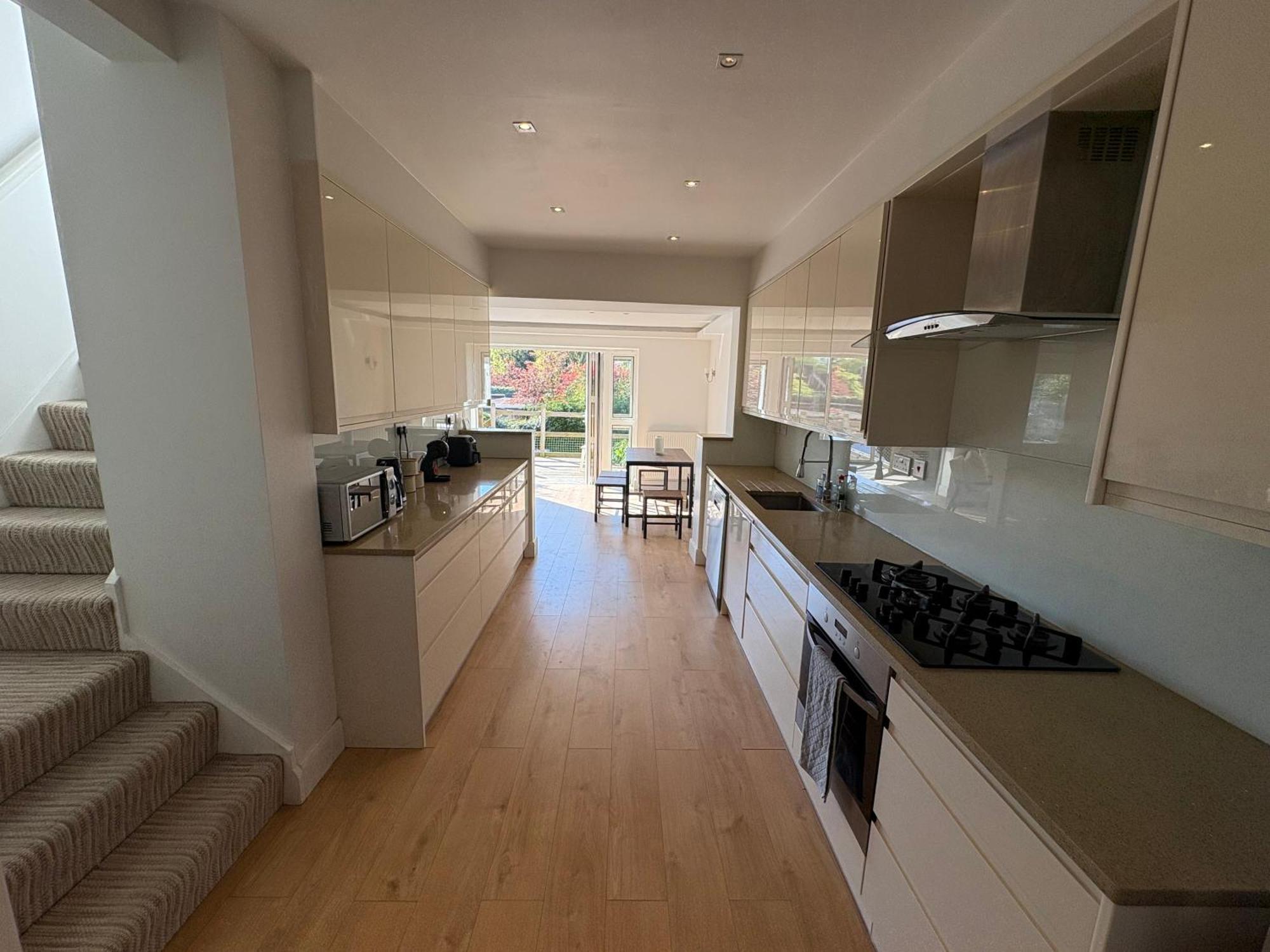 Stunning 3bd With Garden & Free Parking Apartment