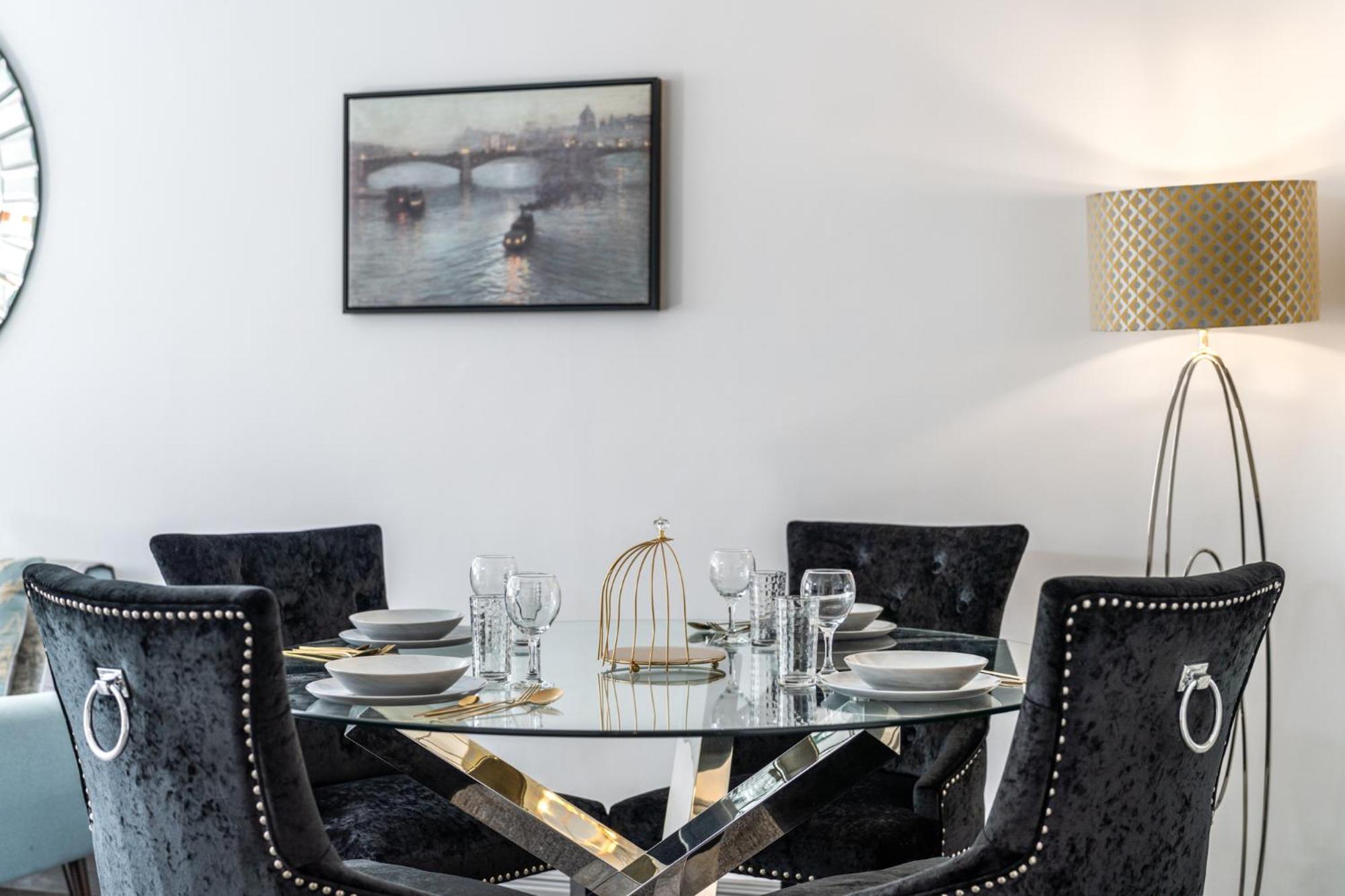 Posh With Terrace Over Harrods Leilighet London