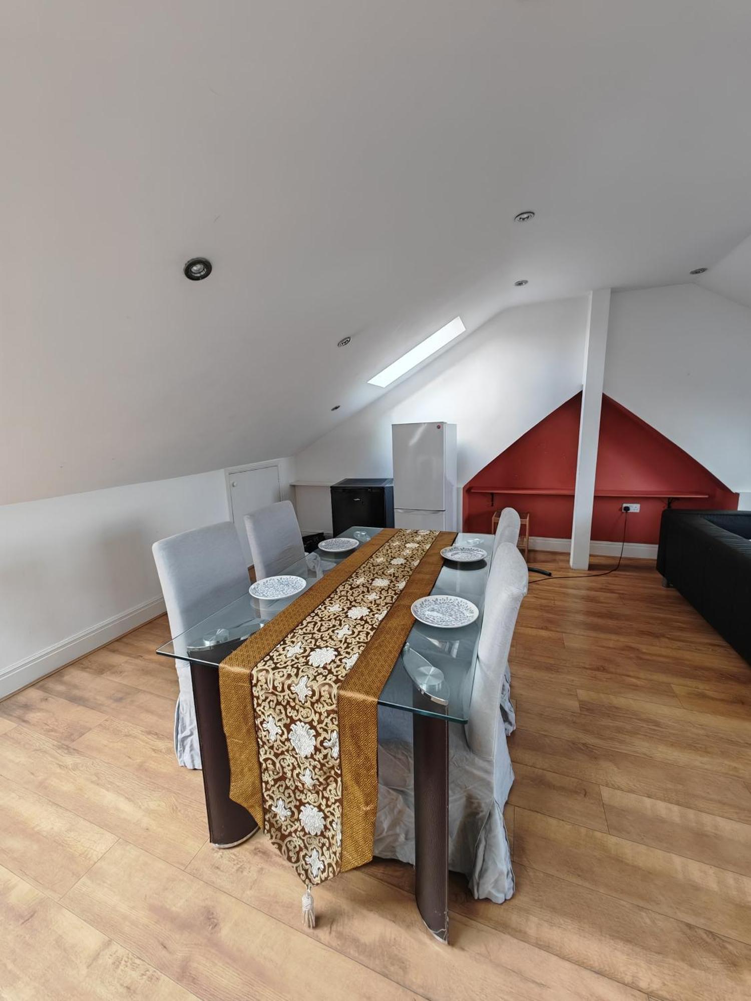 Lovely Double Bed Privatunterkunft London