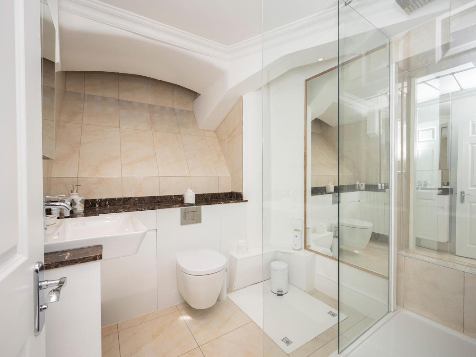 Apartment 3-bed Flat Ensuite Near Farringdon Barbican Pass The Keys London