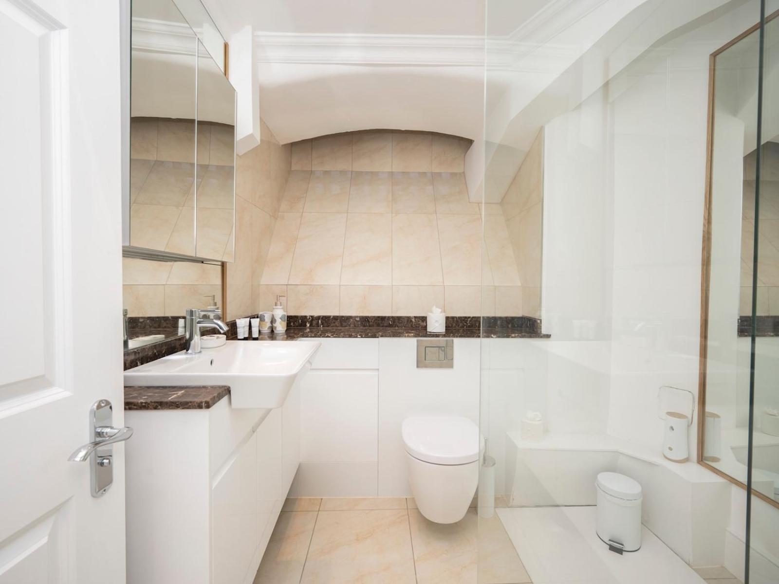 3-bed Flat Ensuite Near Farringdon Barbican Pass The Keys Apartment London