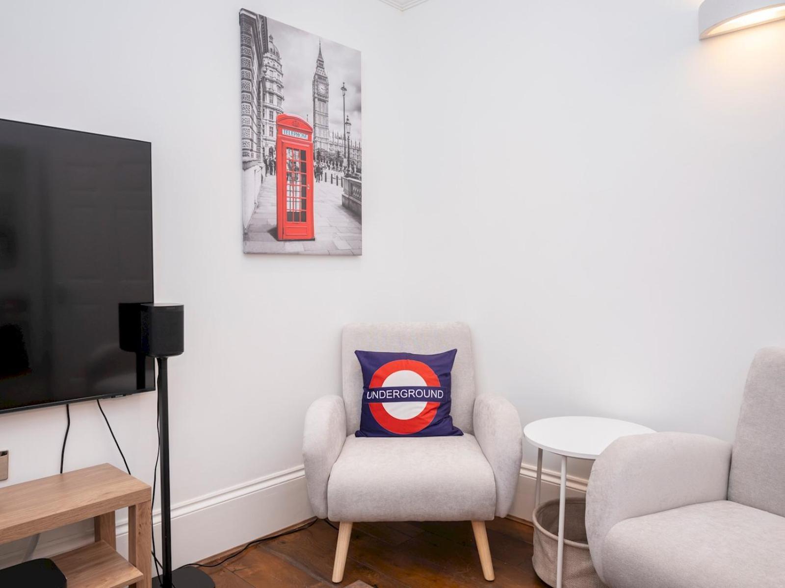 3-bed Flat Ensuite Near Farringdon Barbican Pass The Keys Apartment London