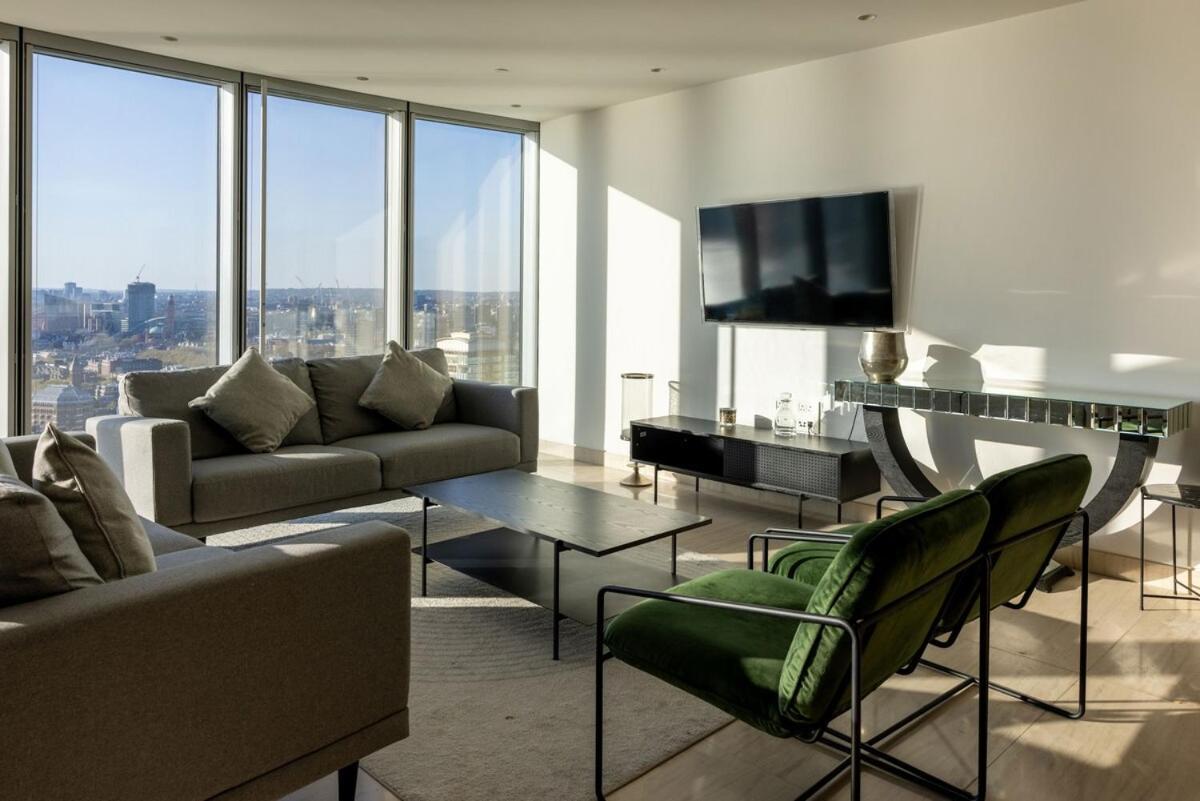 Appartement Luxury With Pool, Gym, Spa, Free Parking 3 Bedroom Londen