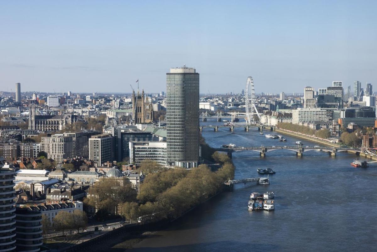 Luxury With Pool, Gym, Spa, Free Parking 3 Bedroom * Londen