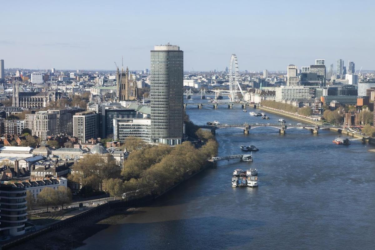 Appartement Luxury With Pool, Gym, Spa, Free Parking 3 Bedroom Londen
