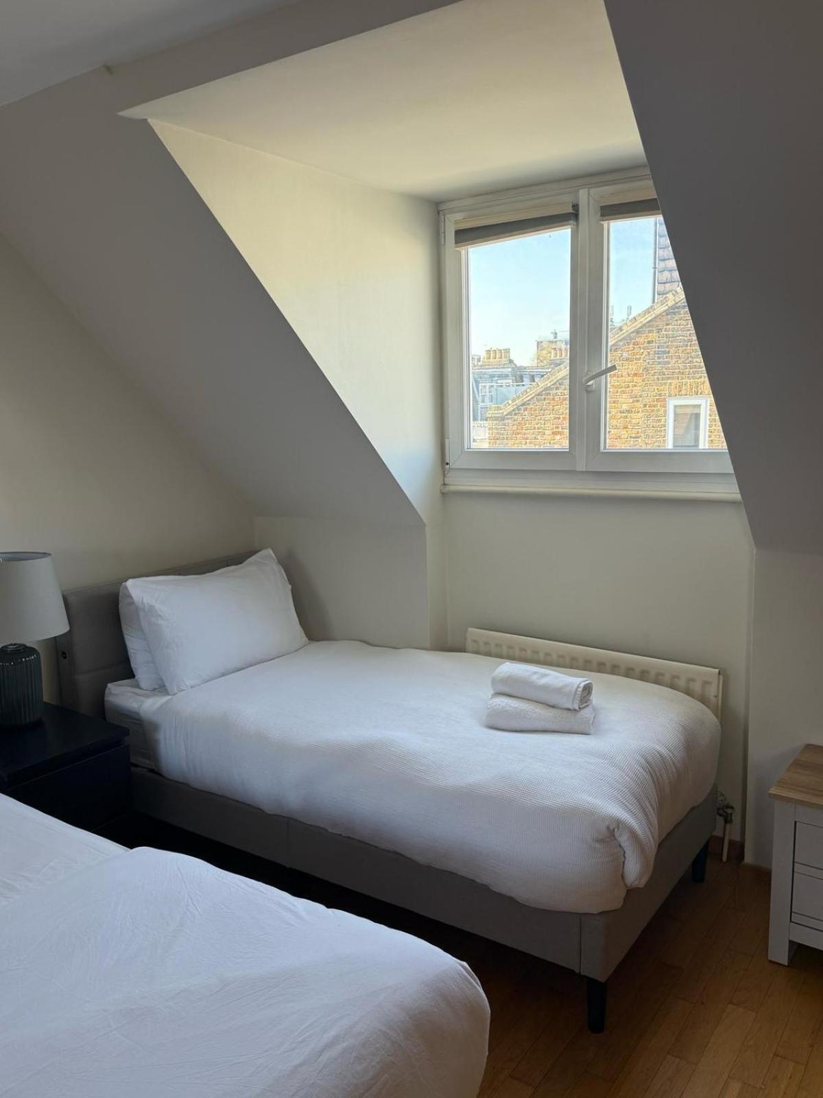 Stylish Flat In The Heart Of Battersea