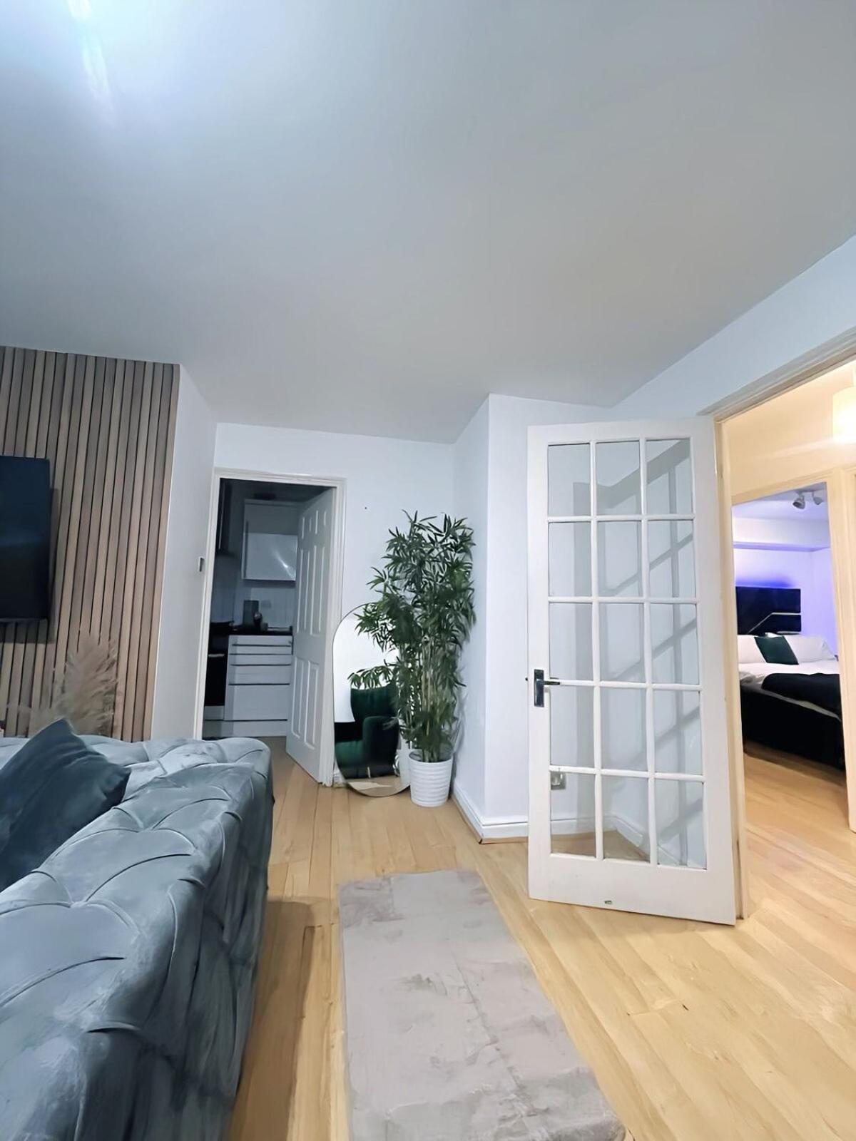 Modern Riverside 2bedroom Sleeps 4 Woolwich Greater Appartement Londen