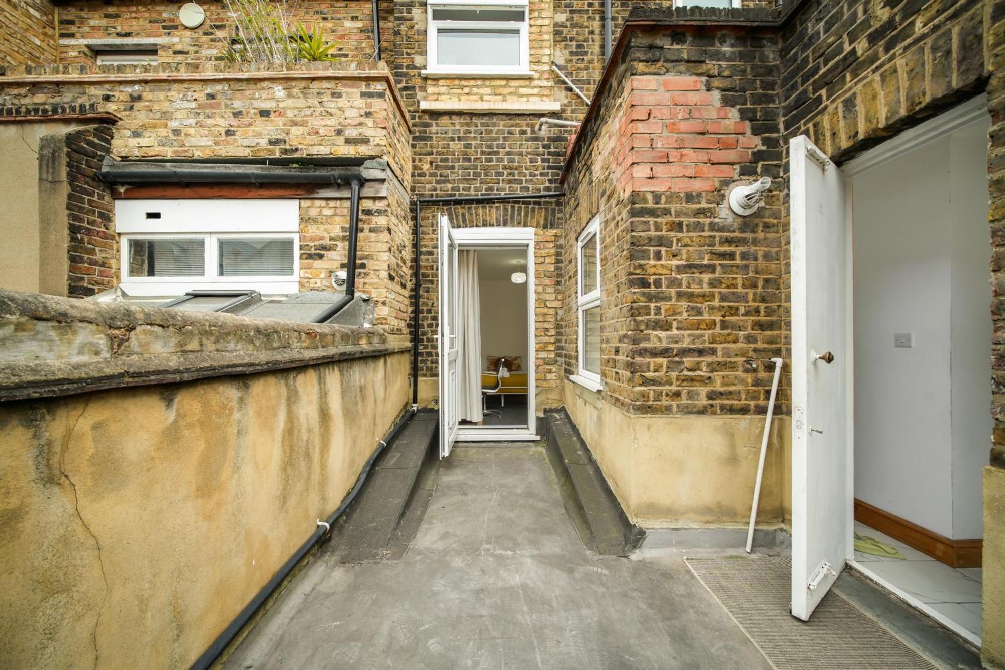 Visit Brick Lane - 1 Bed Flat With Large Patio * London