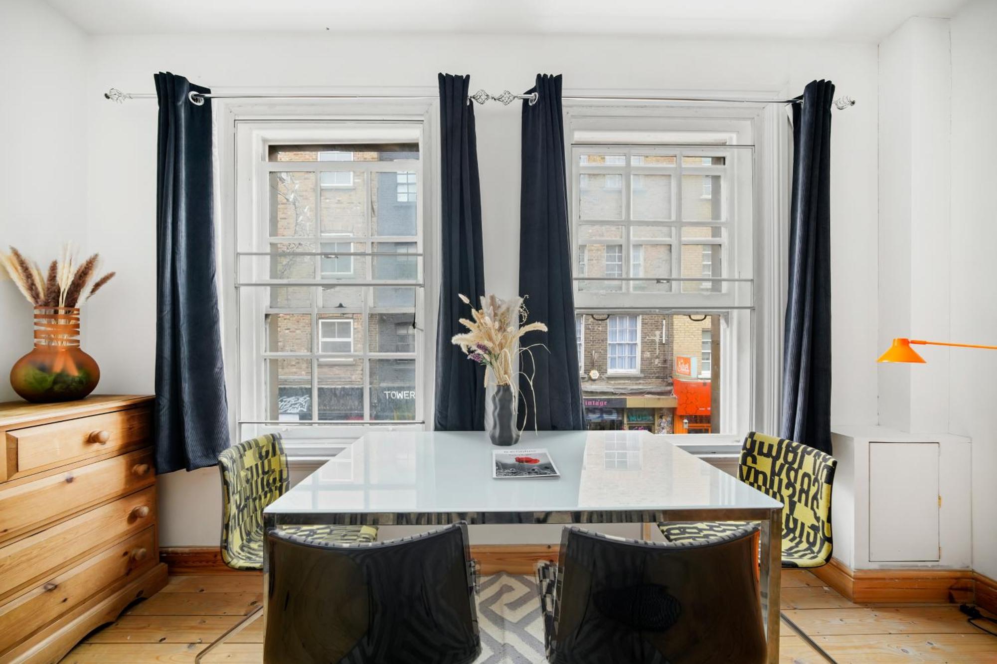 Visit Brick Lane - 1 Bed Flat With Large Patio Apartment *