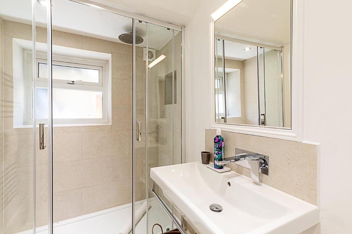 Stylish Kings Cross With Garden Retreat Apartment London