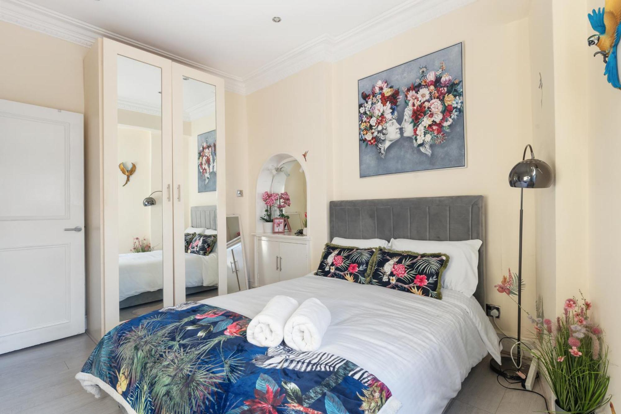 4 Bedroom House In Kensington * Londra